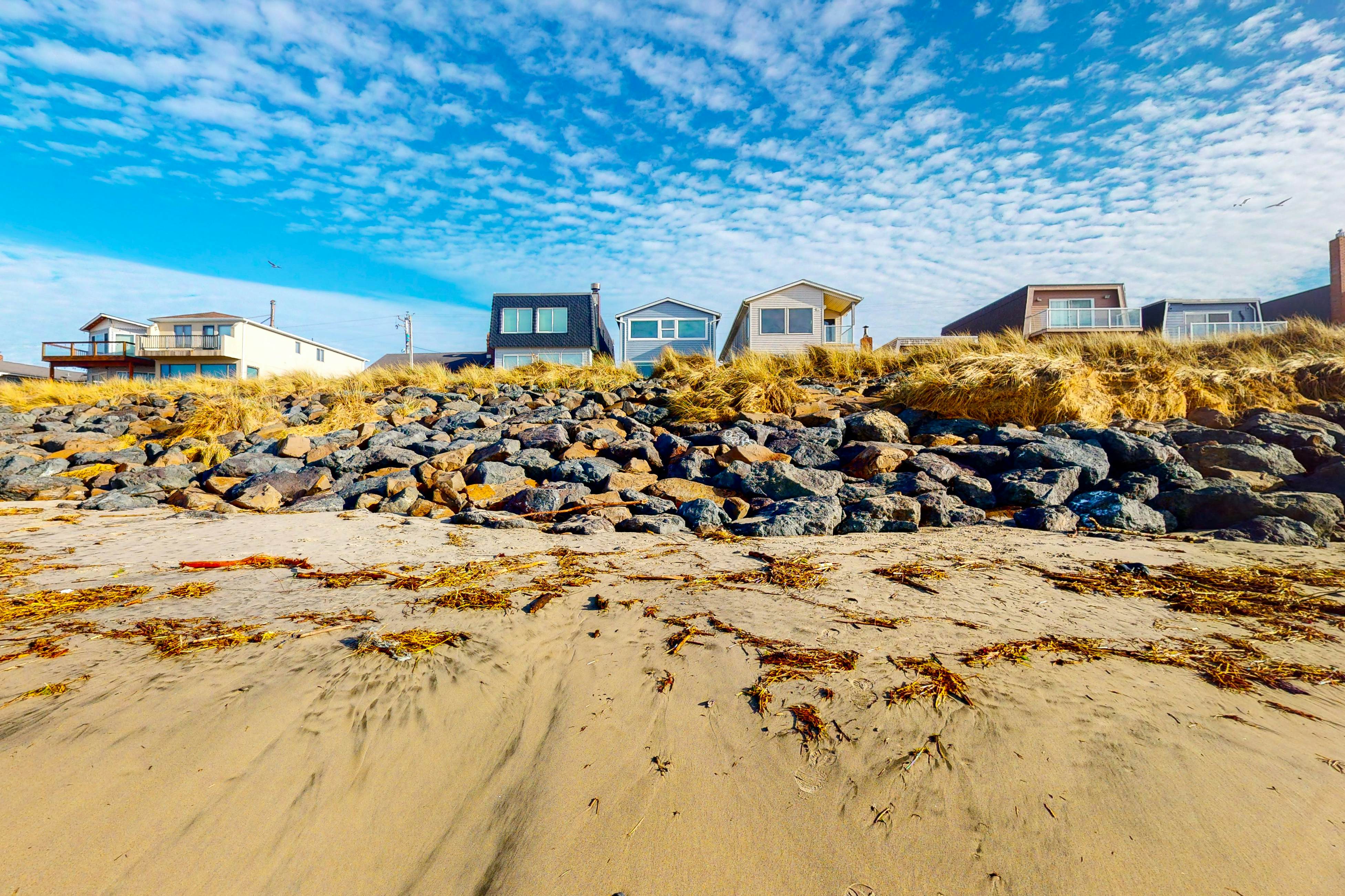 Oceanfront Home with Great Ocean View Deck Fireplace Beach Access 2 Dogs OK