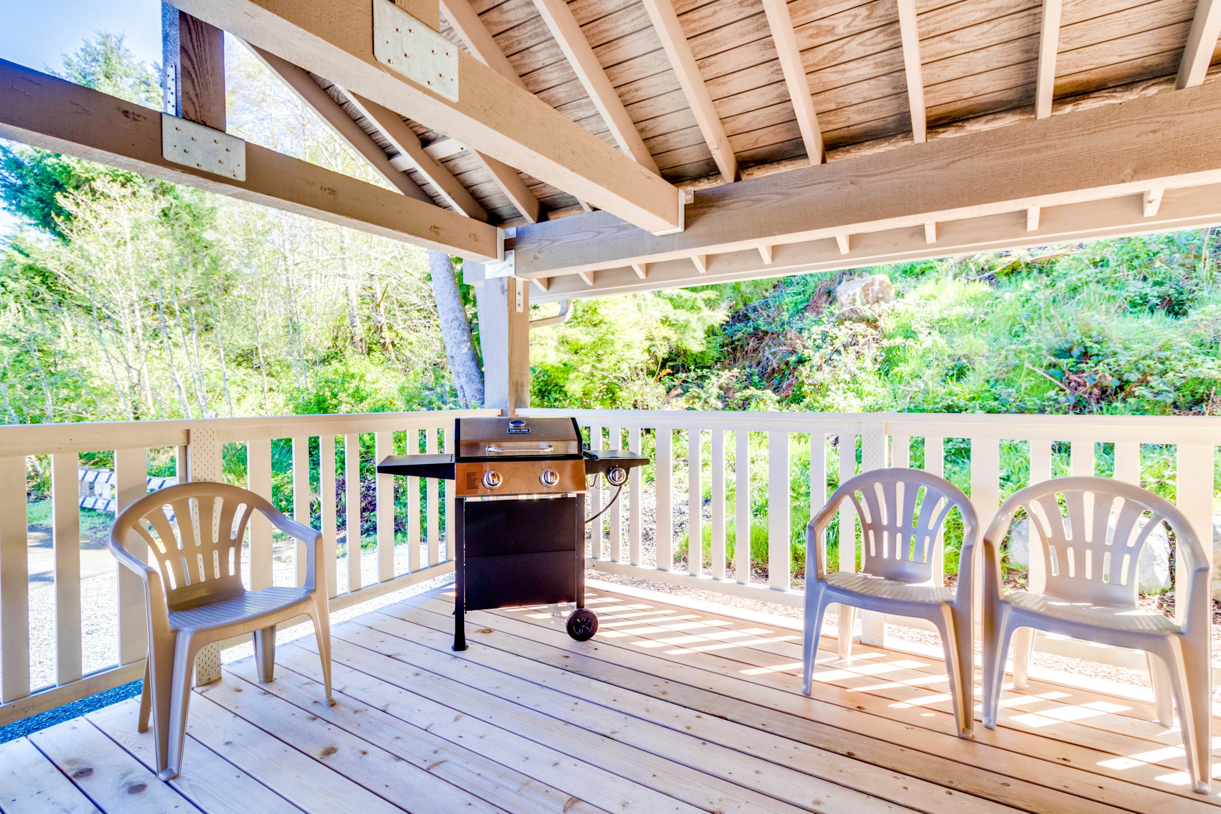 New House in Quiet Location with Modern Amenities near Beach, Lake, and Town