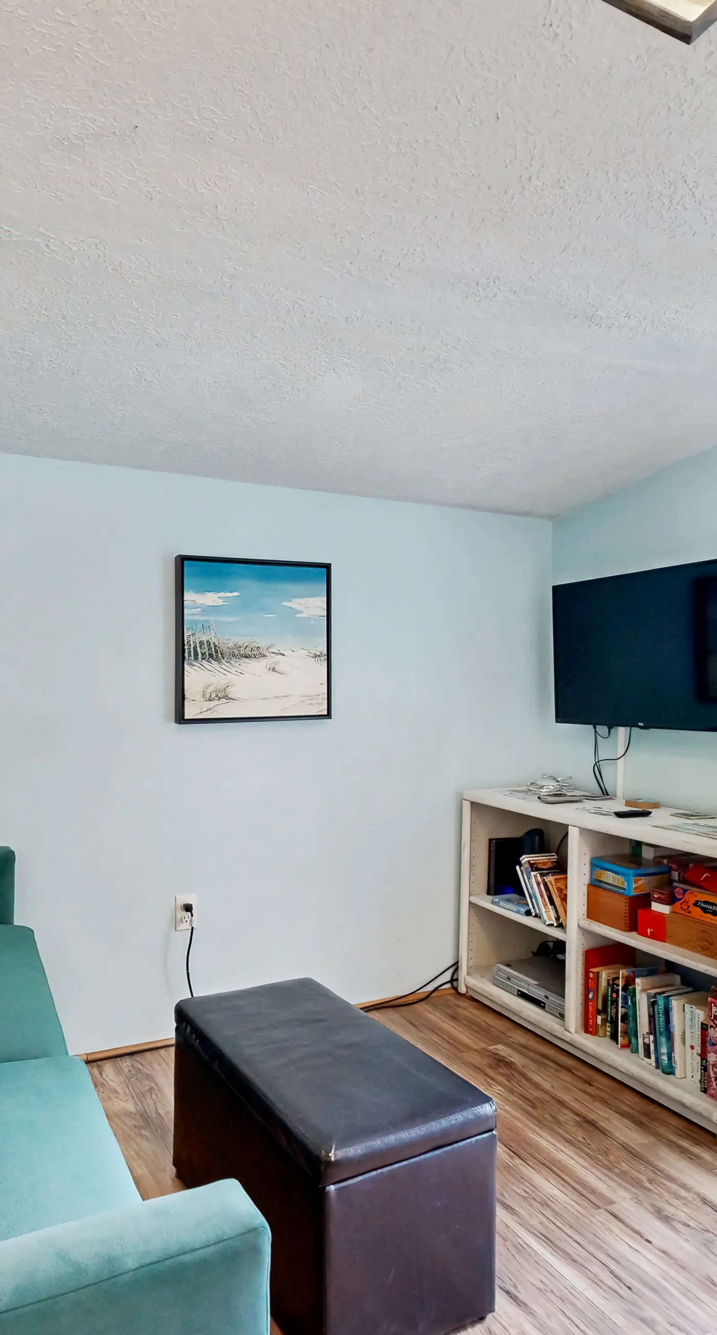 Charming house with full kitchen and yard near the beach dogs OK