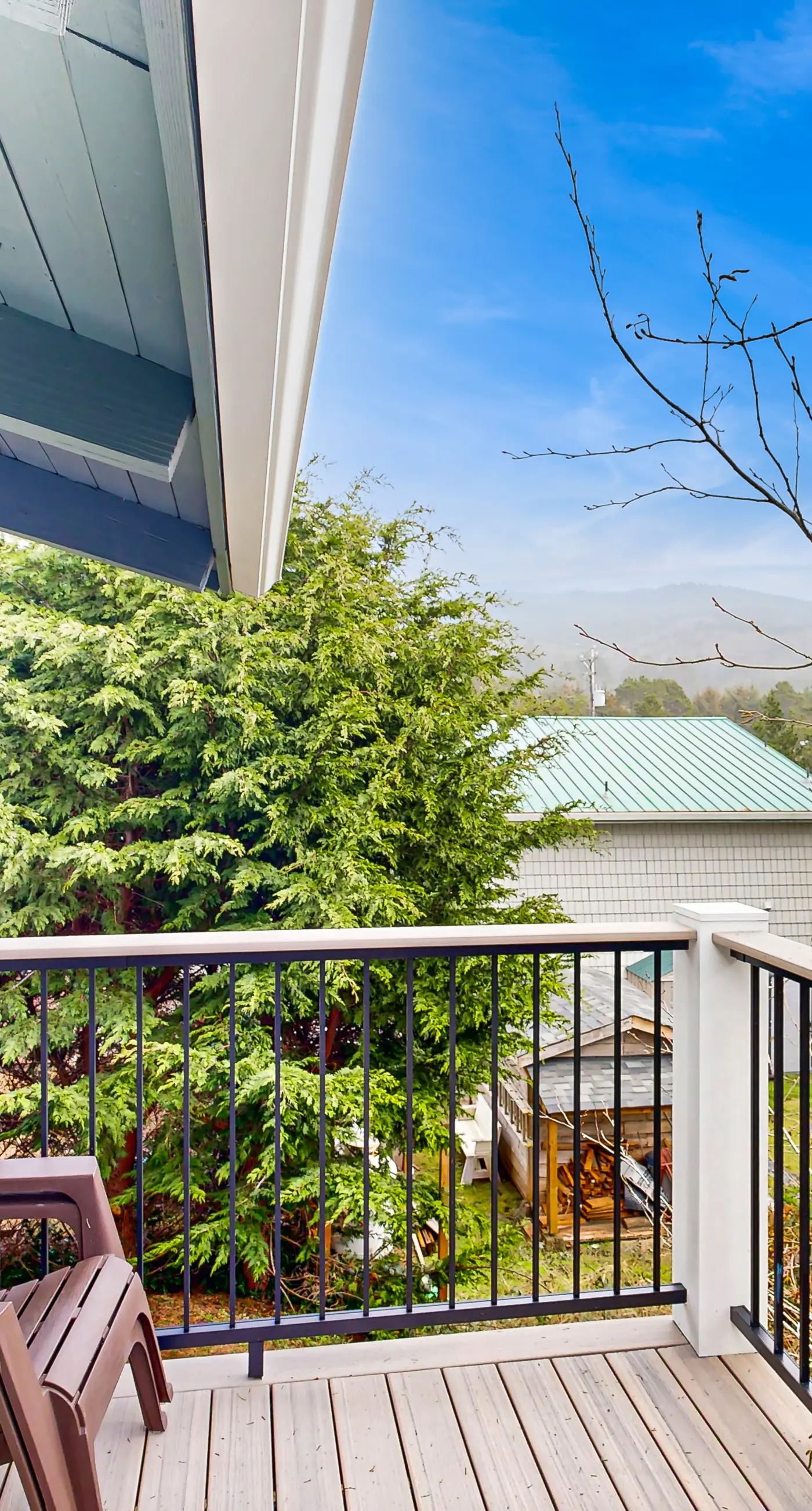 Renovated home near beach access with two kitchens and fireplace dog friendly