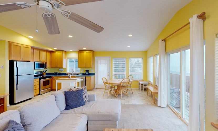 Dog friendly house with ocean view and entertainment walk to beach