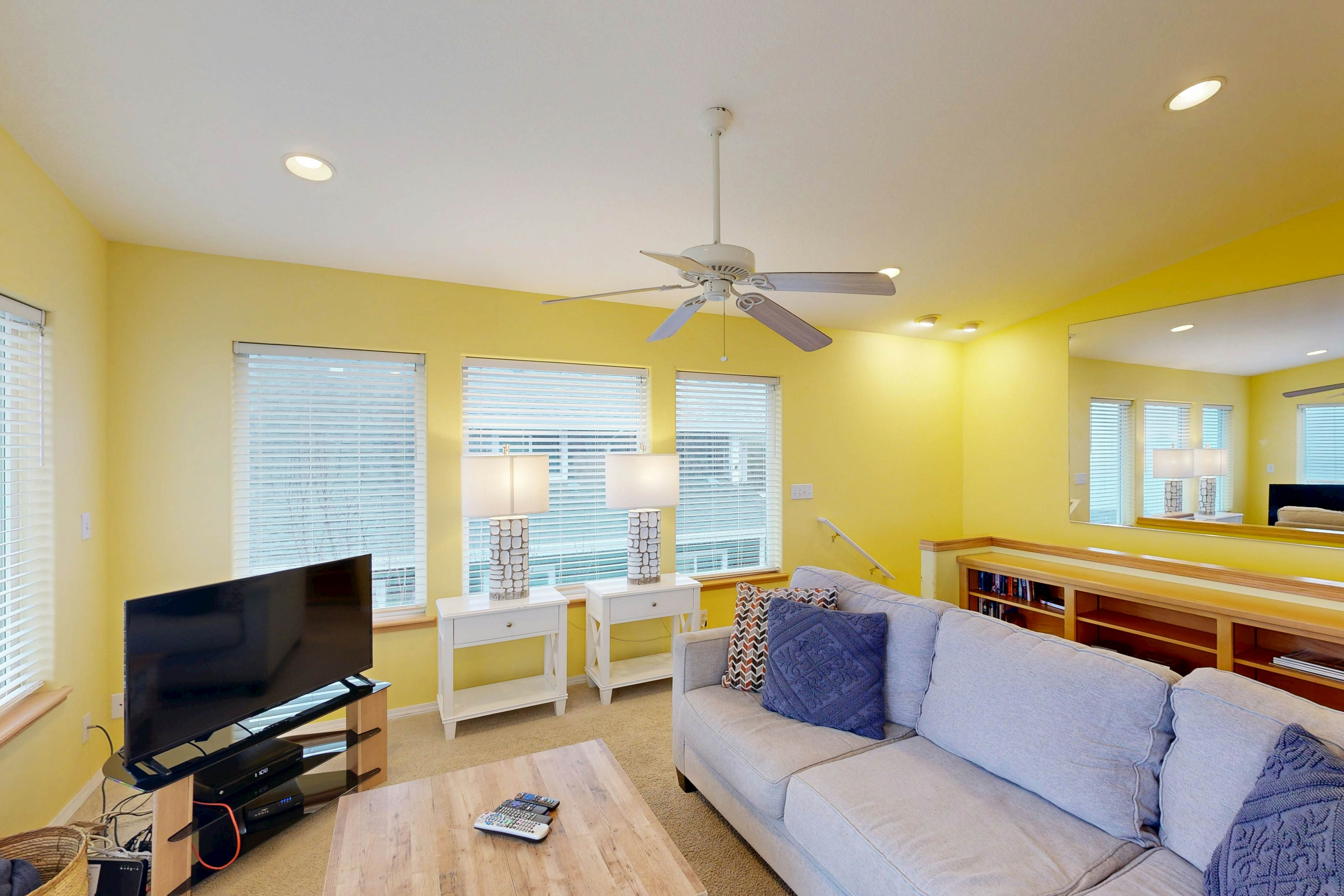 Dog-friendly house with ocean view & entertainment - walk to beach