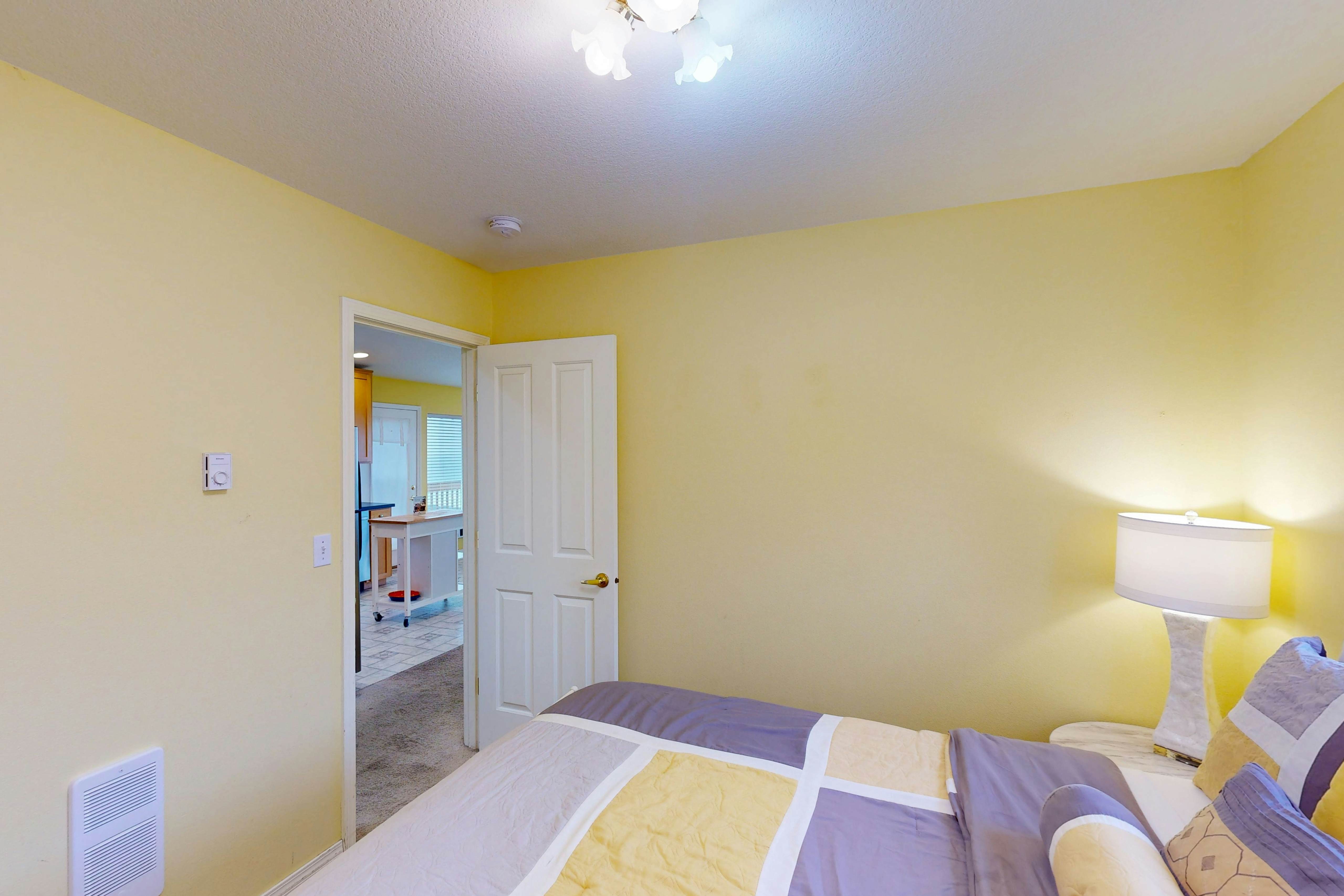 Dog-friendly house with ocean view & entertainment - walk to beach