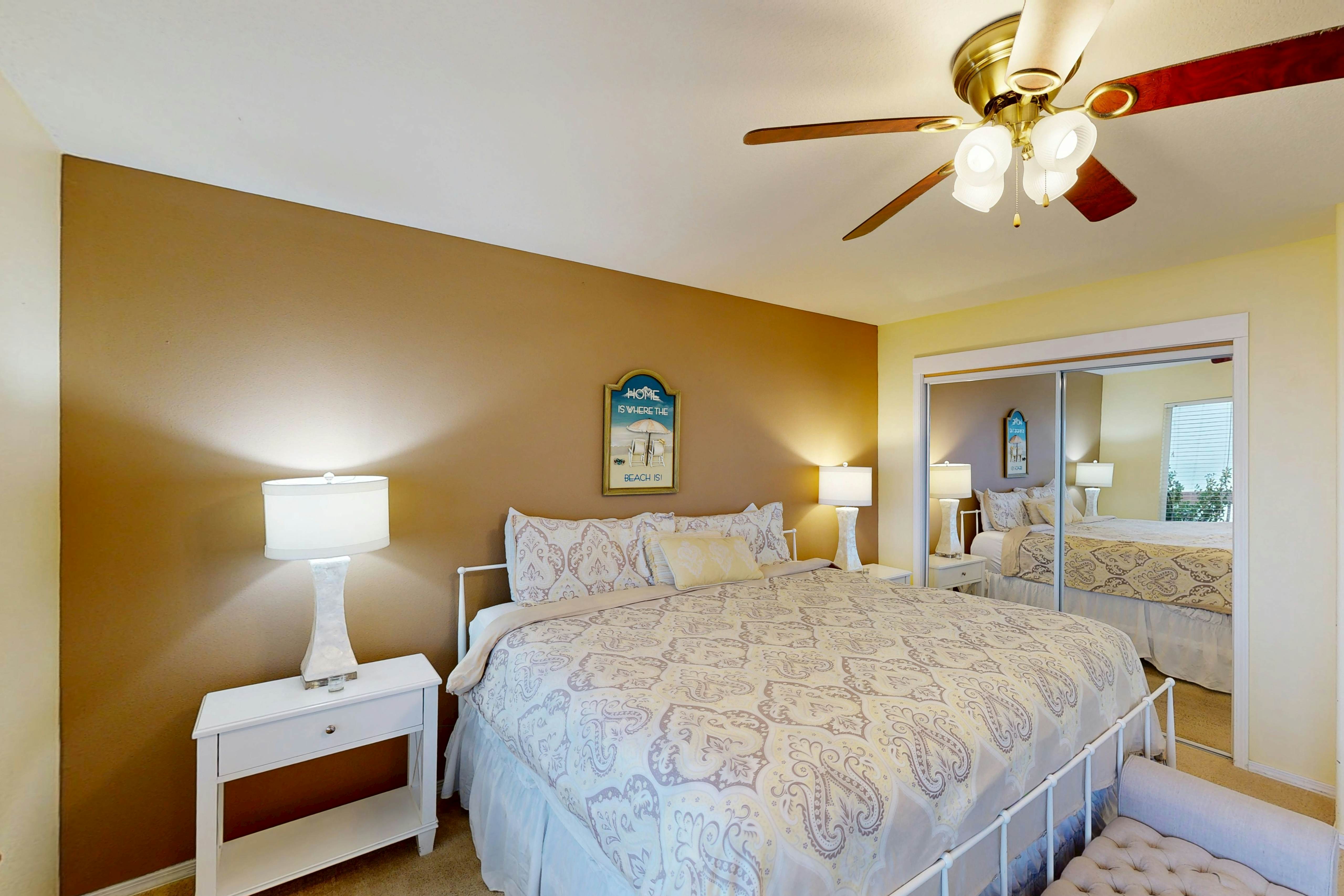 Dog-friendly house with ocean view & entertainment - walk to beach