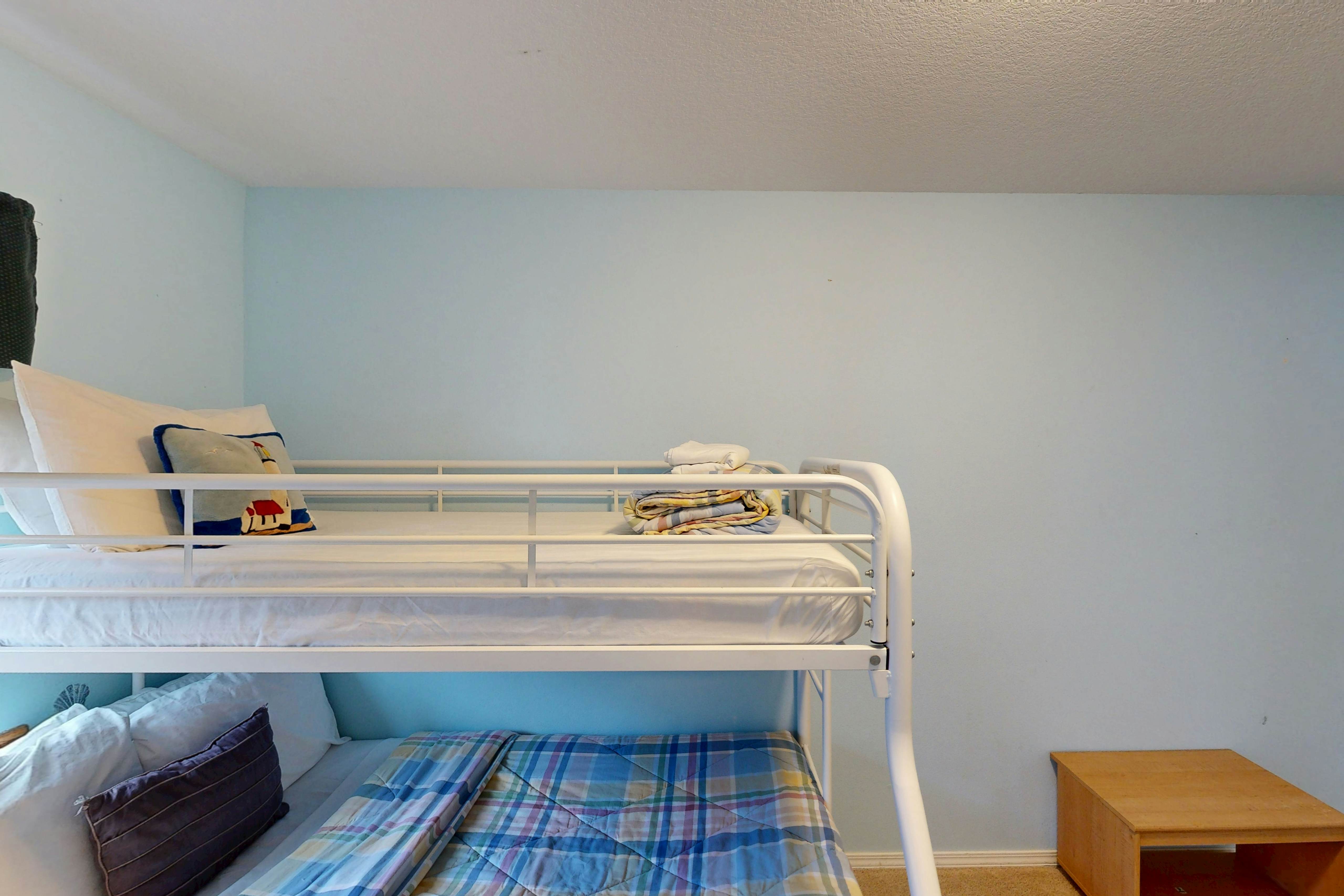 Dog-friendly house with ocean view & entertainment - walk to beach