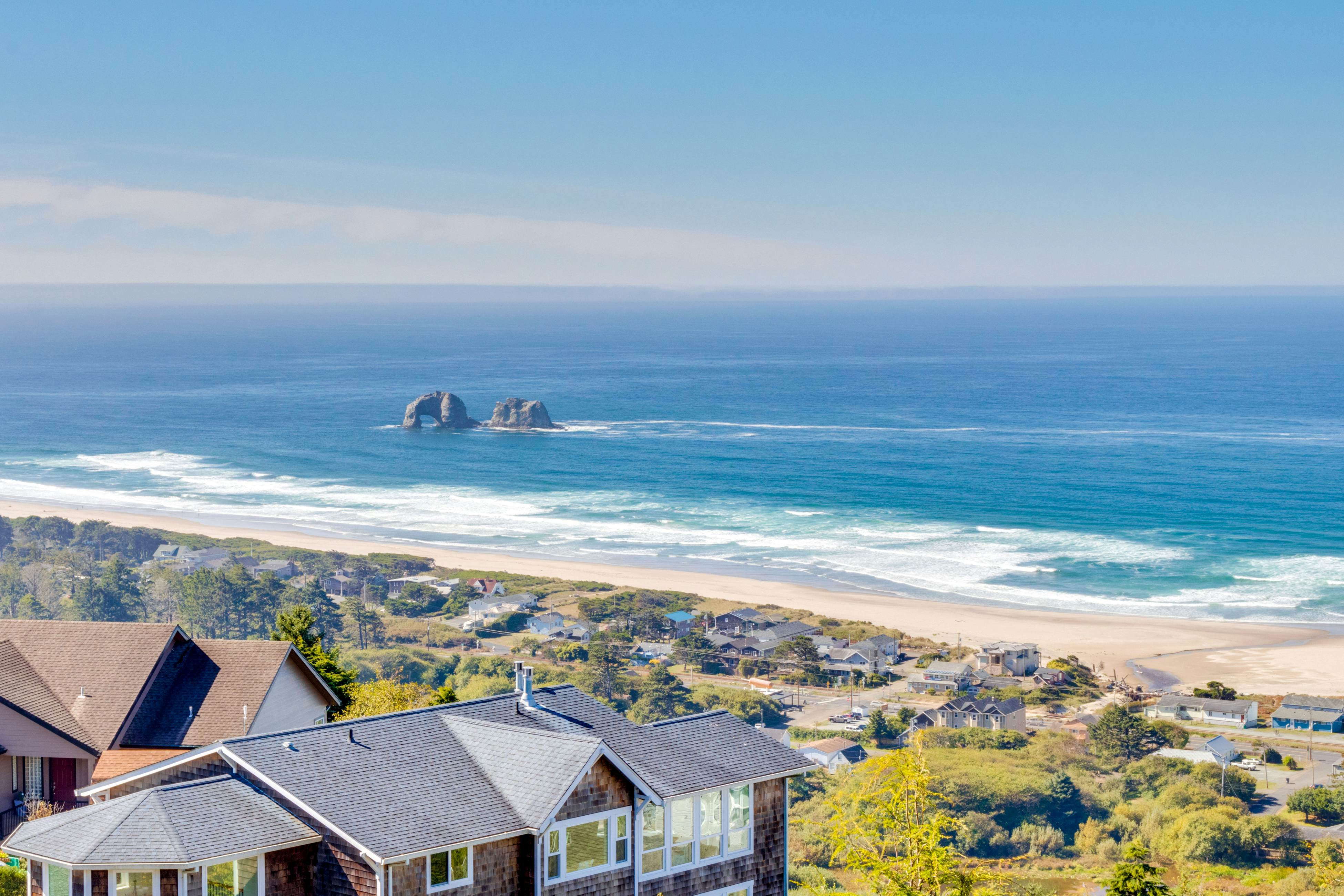 Dog-friendly house with ocean view & entertainment - walk to beach