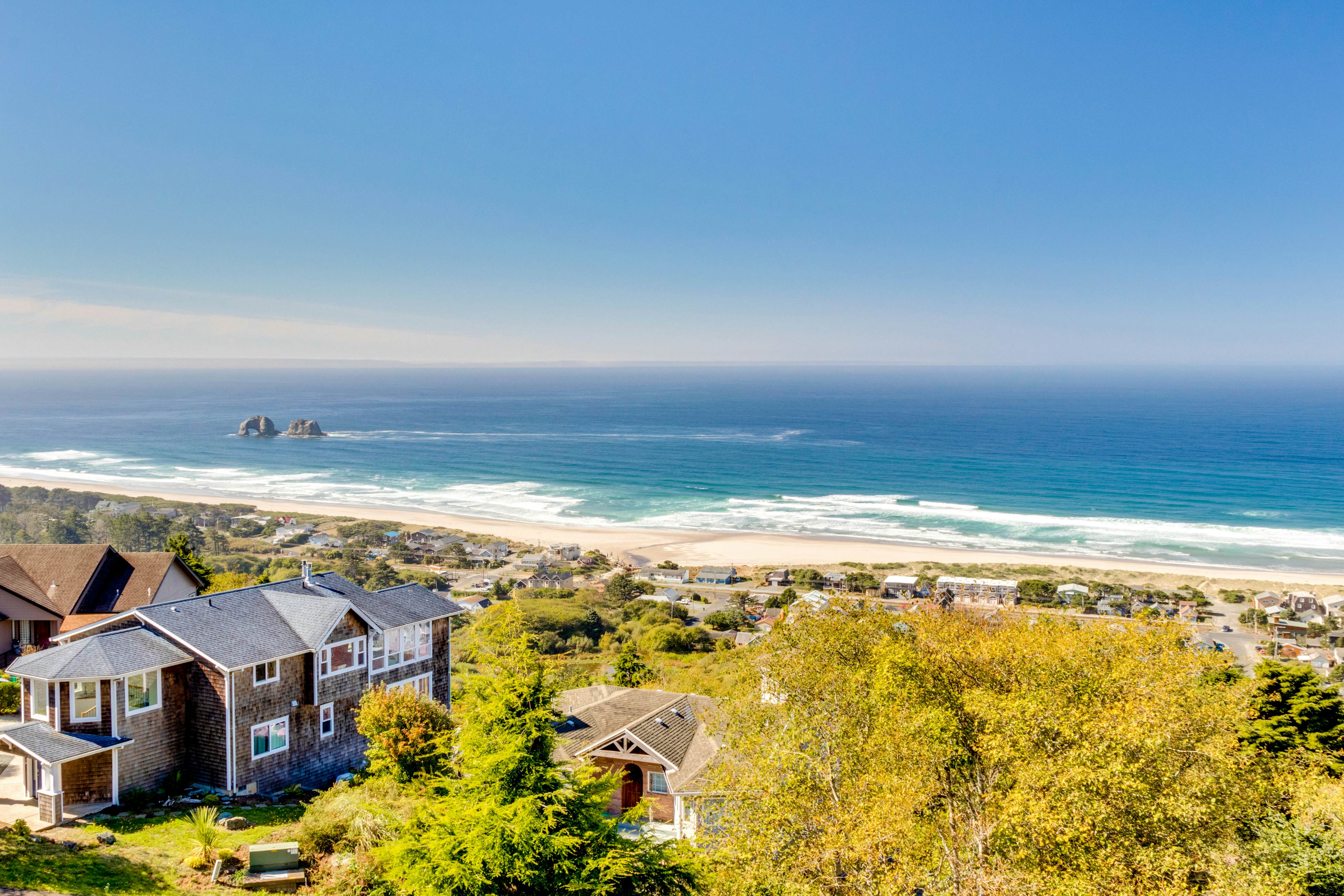 Dog-friendly house with ocean view & entertainment - walk to beach