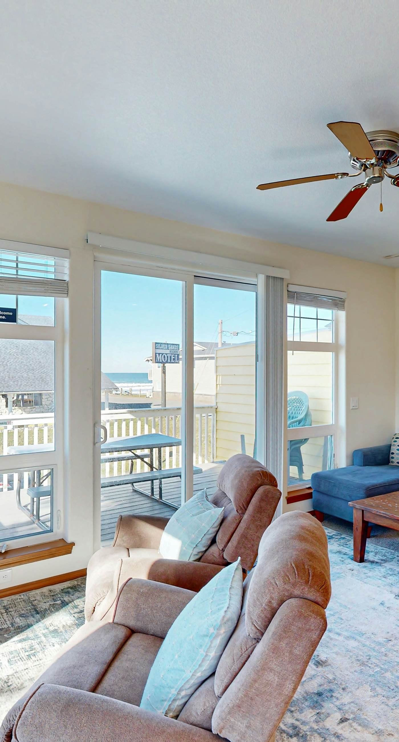 Dog friendly townhouse with WiFi across street from beach with ocean views