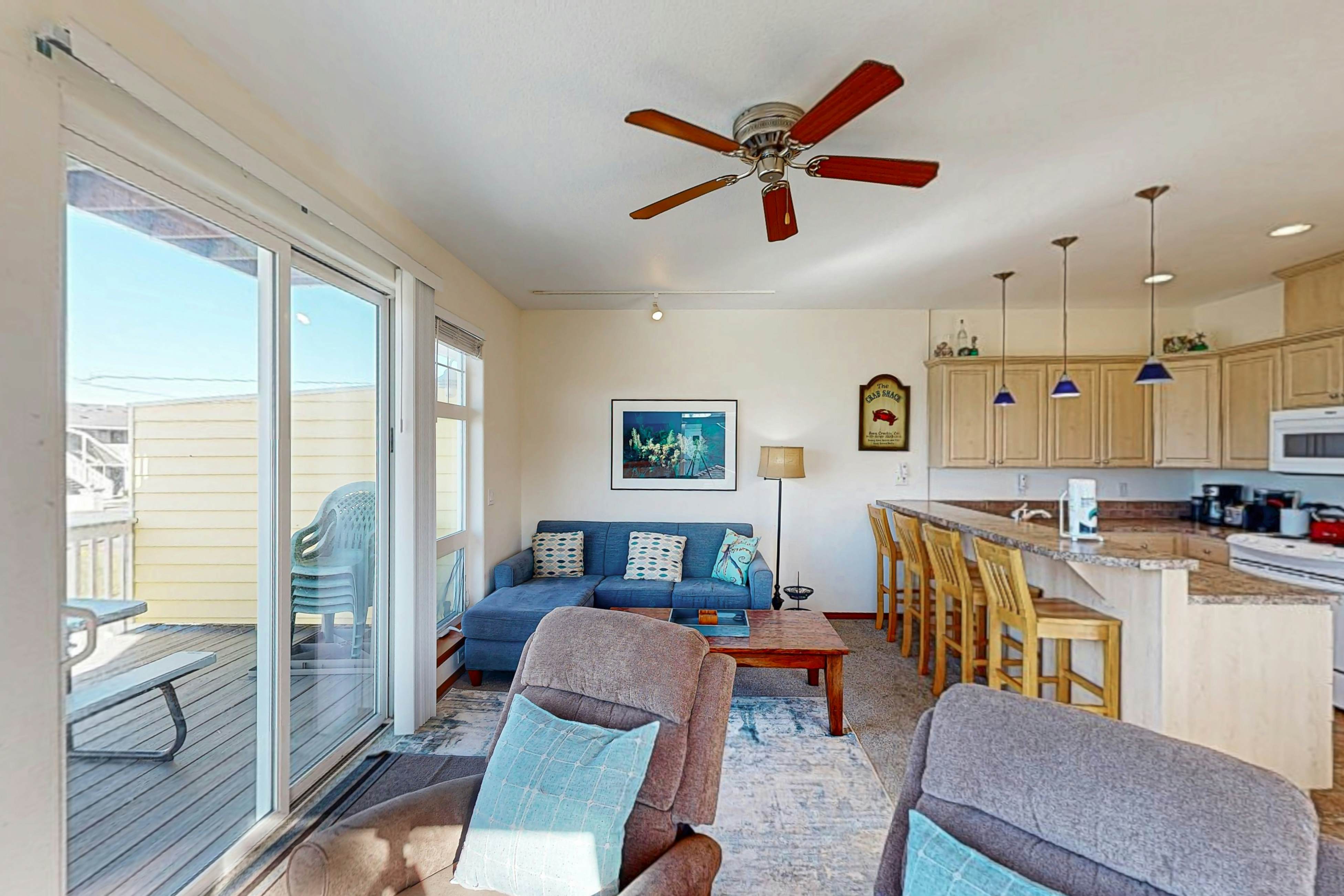 Dog-friendly townhouse with WiFi, across street from beach with ocean views
