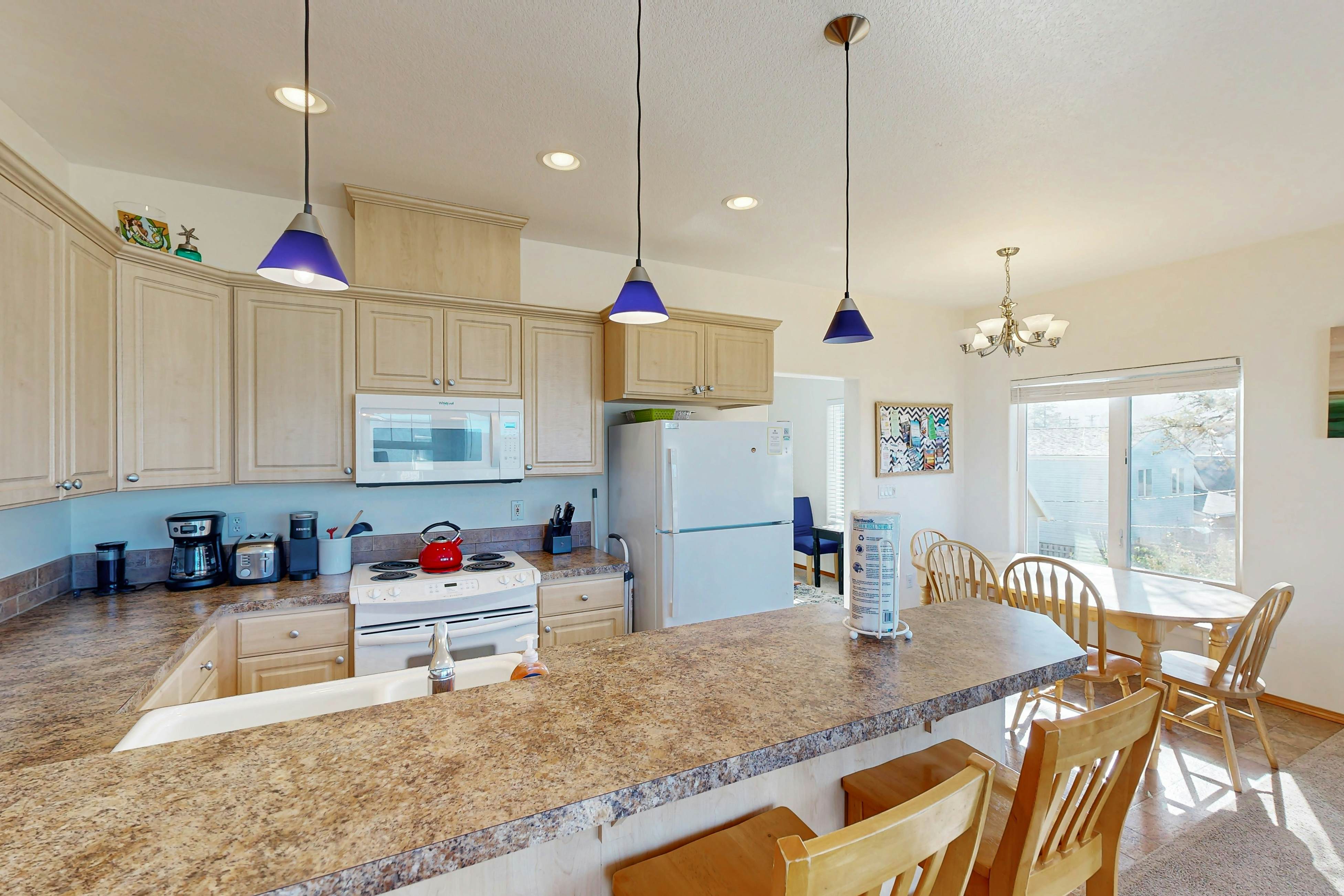 Dog-friendly townhouse with WiFi, across street from beach with ocean views