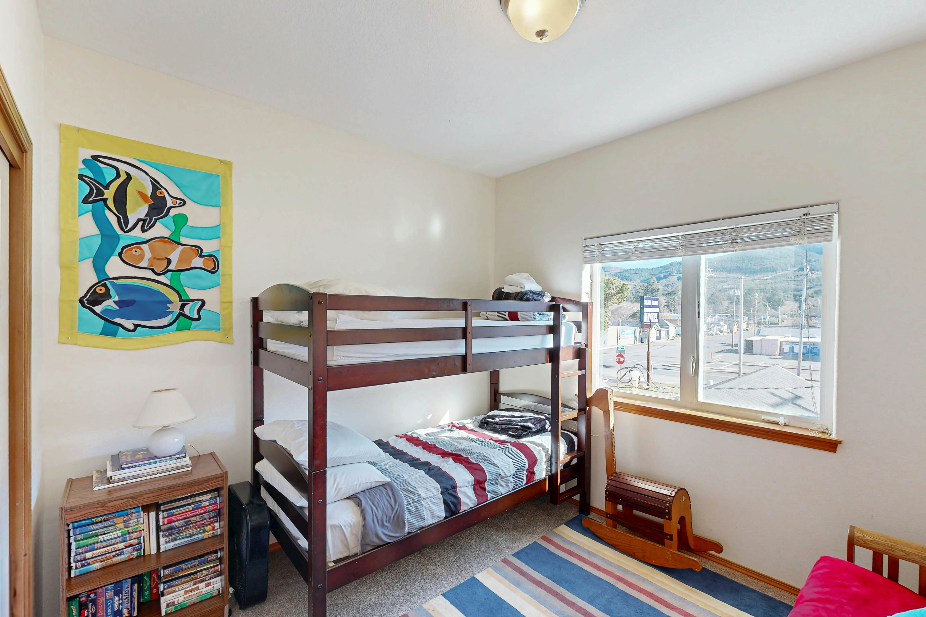 Dog-friendly townhouse with WiFi, across street from beach with ocean views