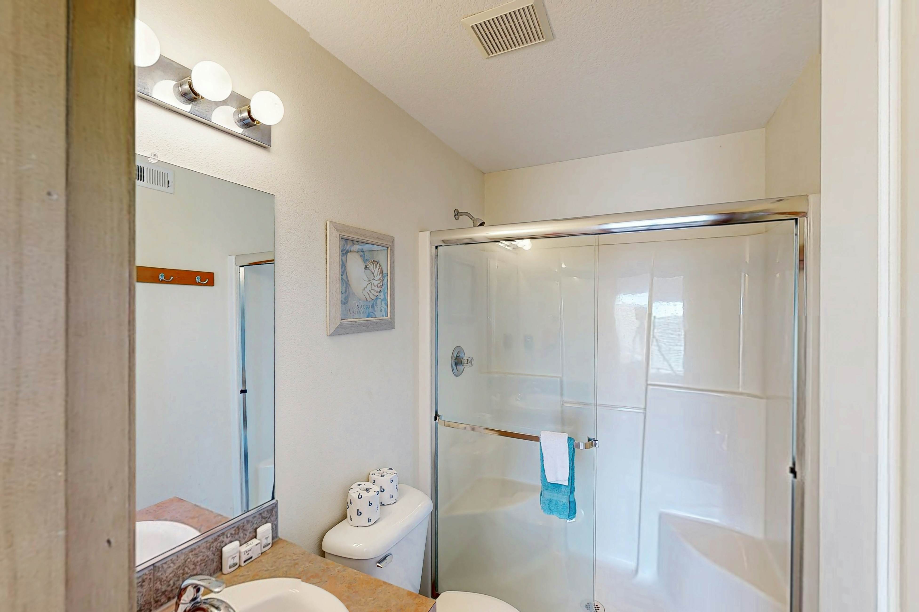 Dog-friendly townhouse with WiFi, across street from beach with ocean views