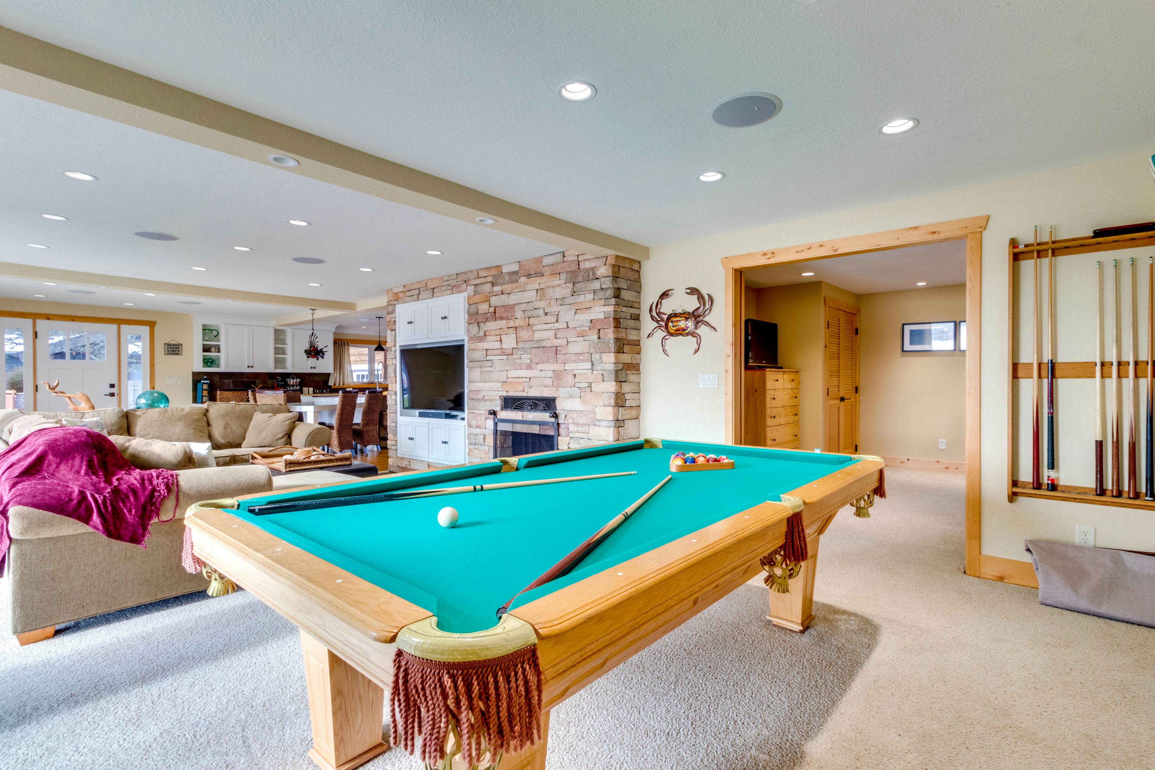 Waterfront home with furnished deck, firepit & amazing views - walk to the beach