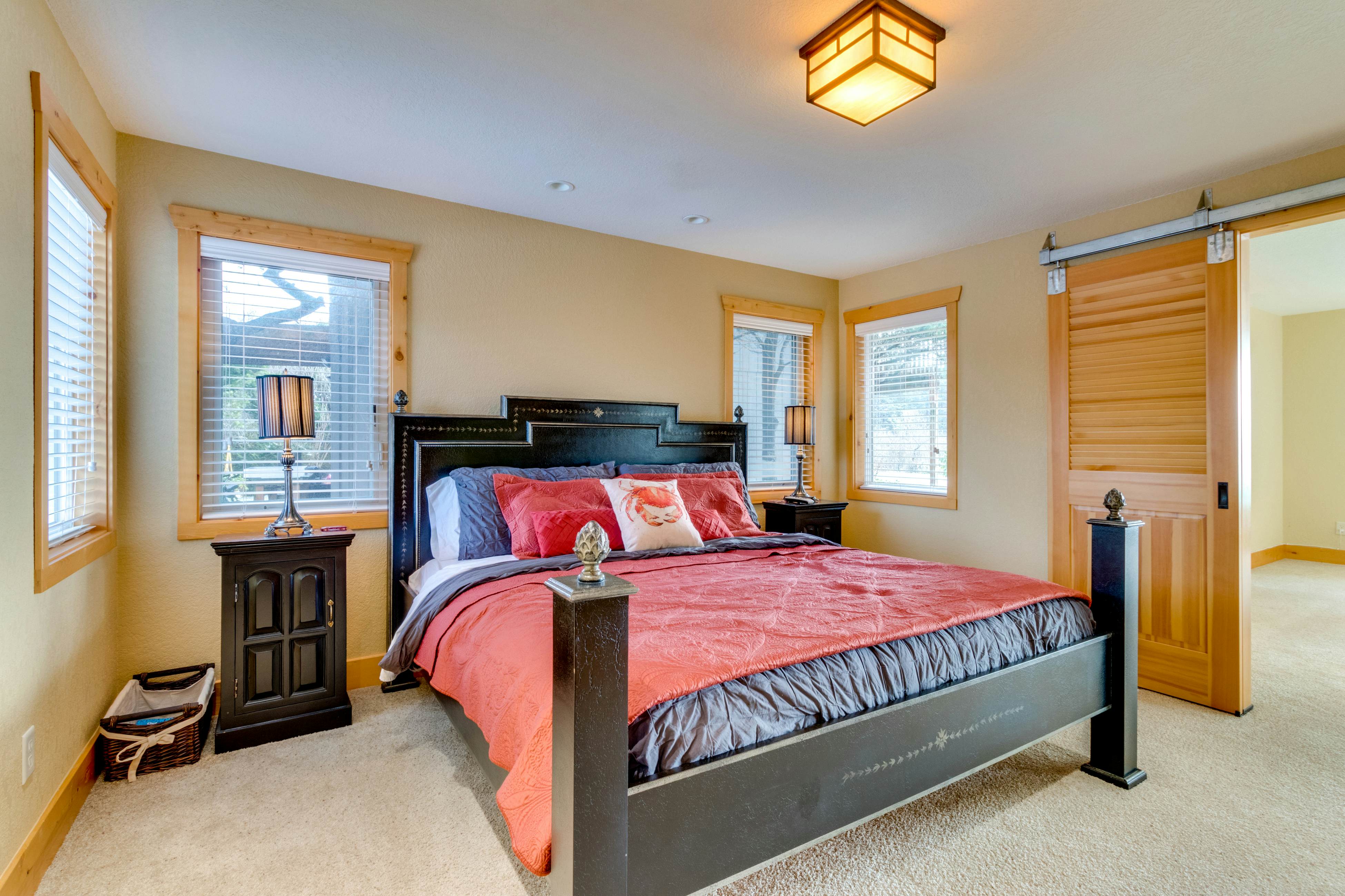 Waterfront home with furnished deck, firepit & amazing views - walk to the beach