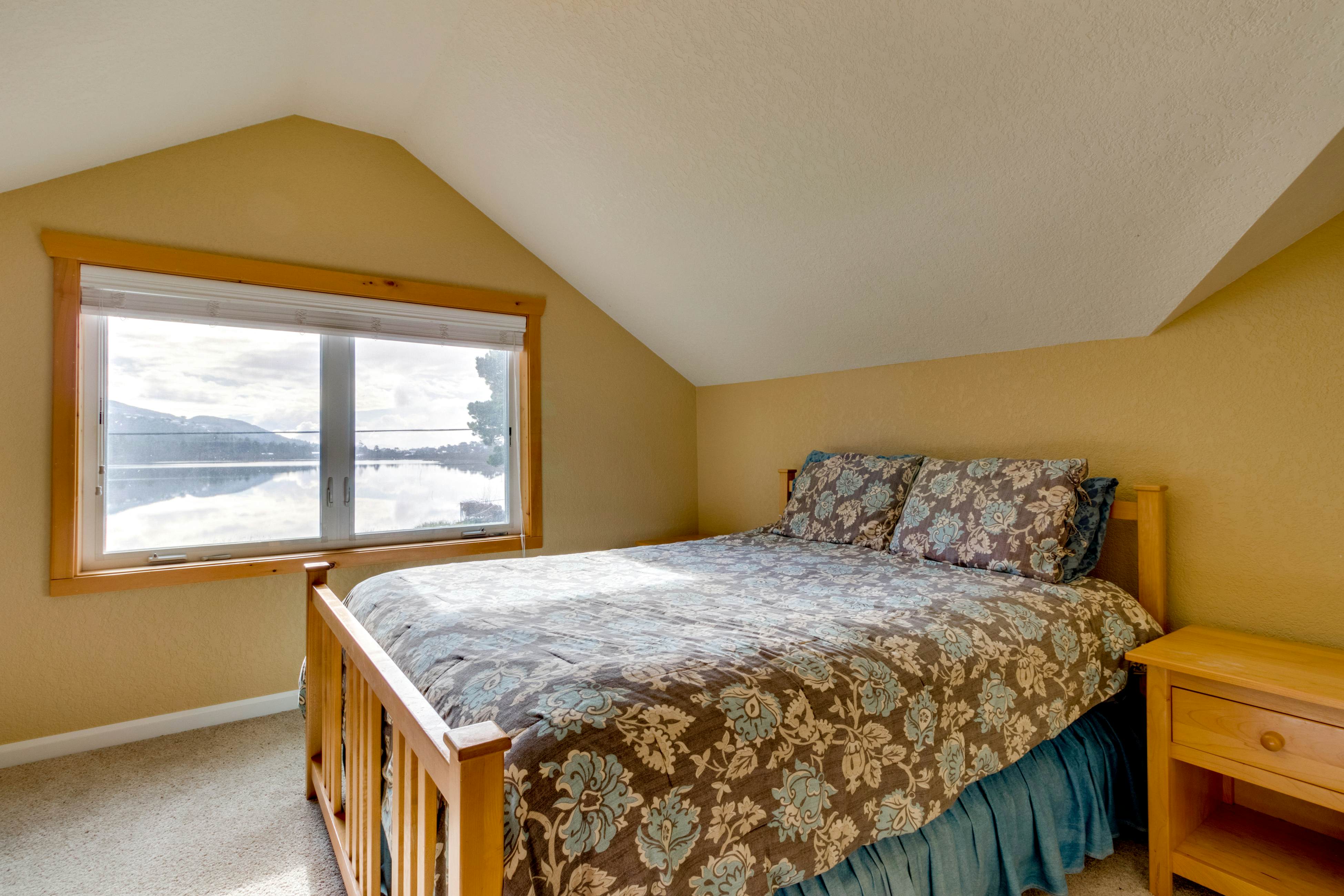 Waterfront home with furnished deck, firepit & amazing views - walk to the beach