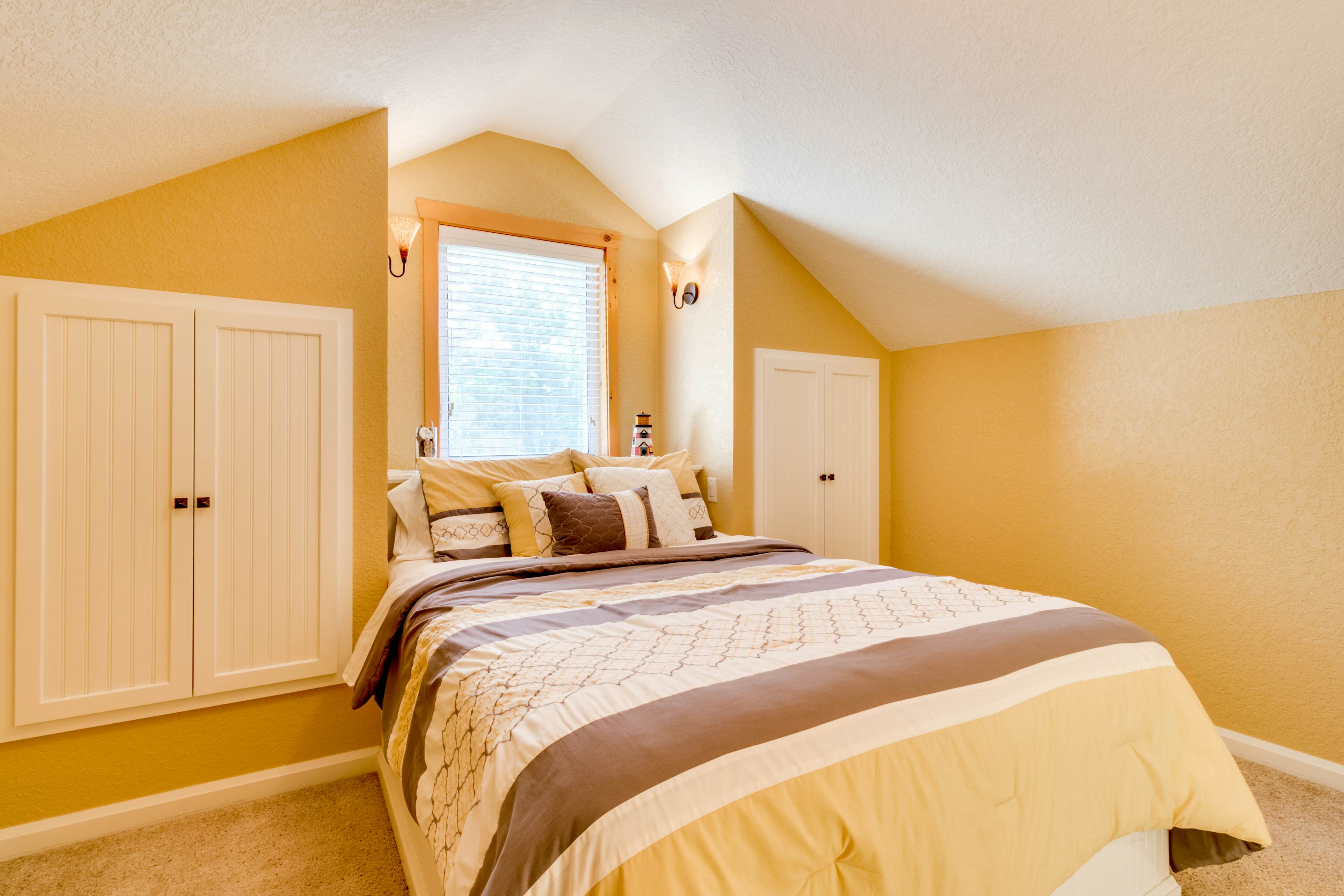 Waterfront home with furnished deck, firepit & amazing views - walk to the beach