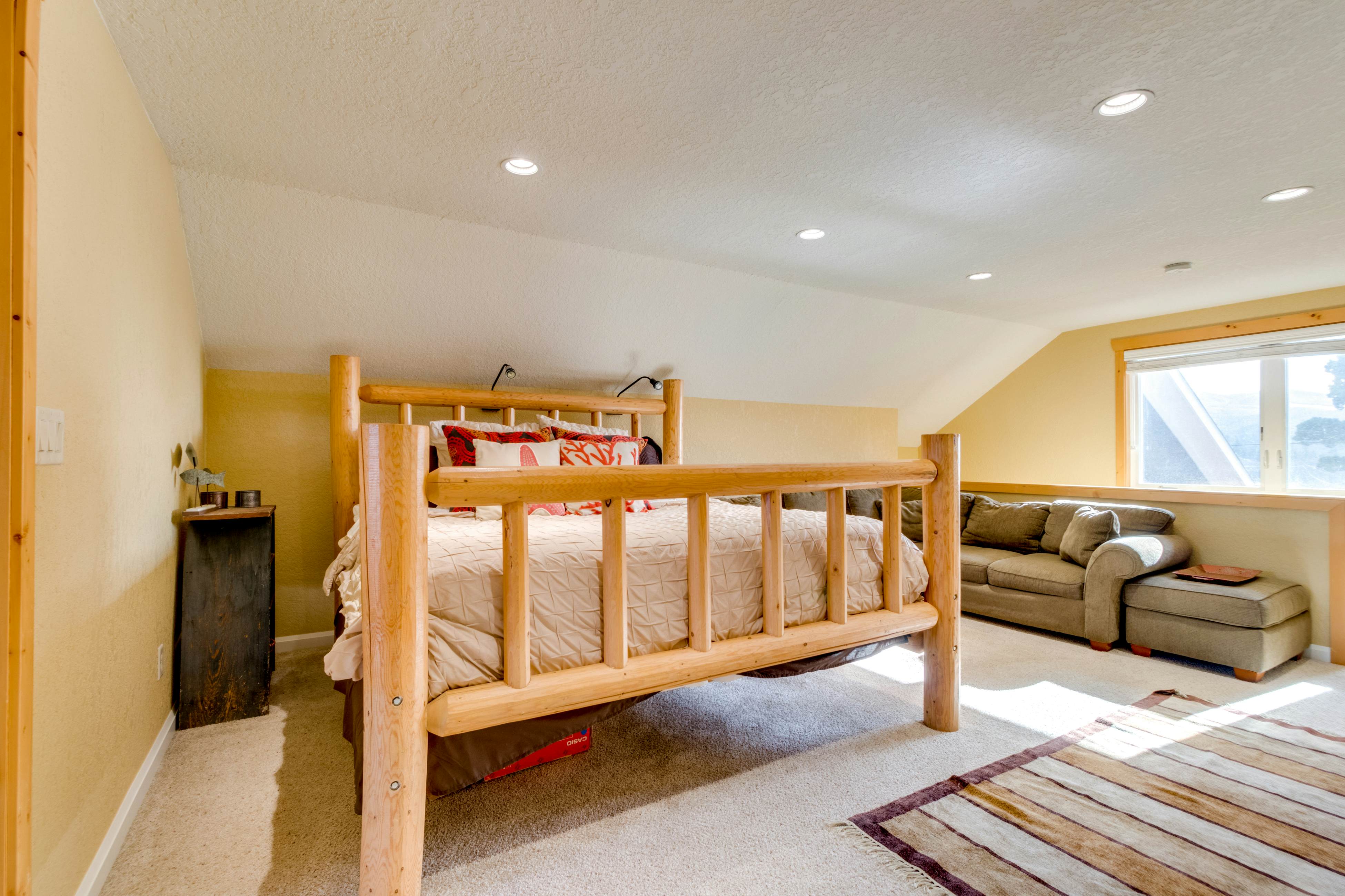 Waterfront home with furnished deck, firepit & amazing views - walk to the beach