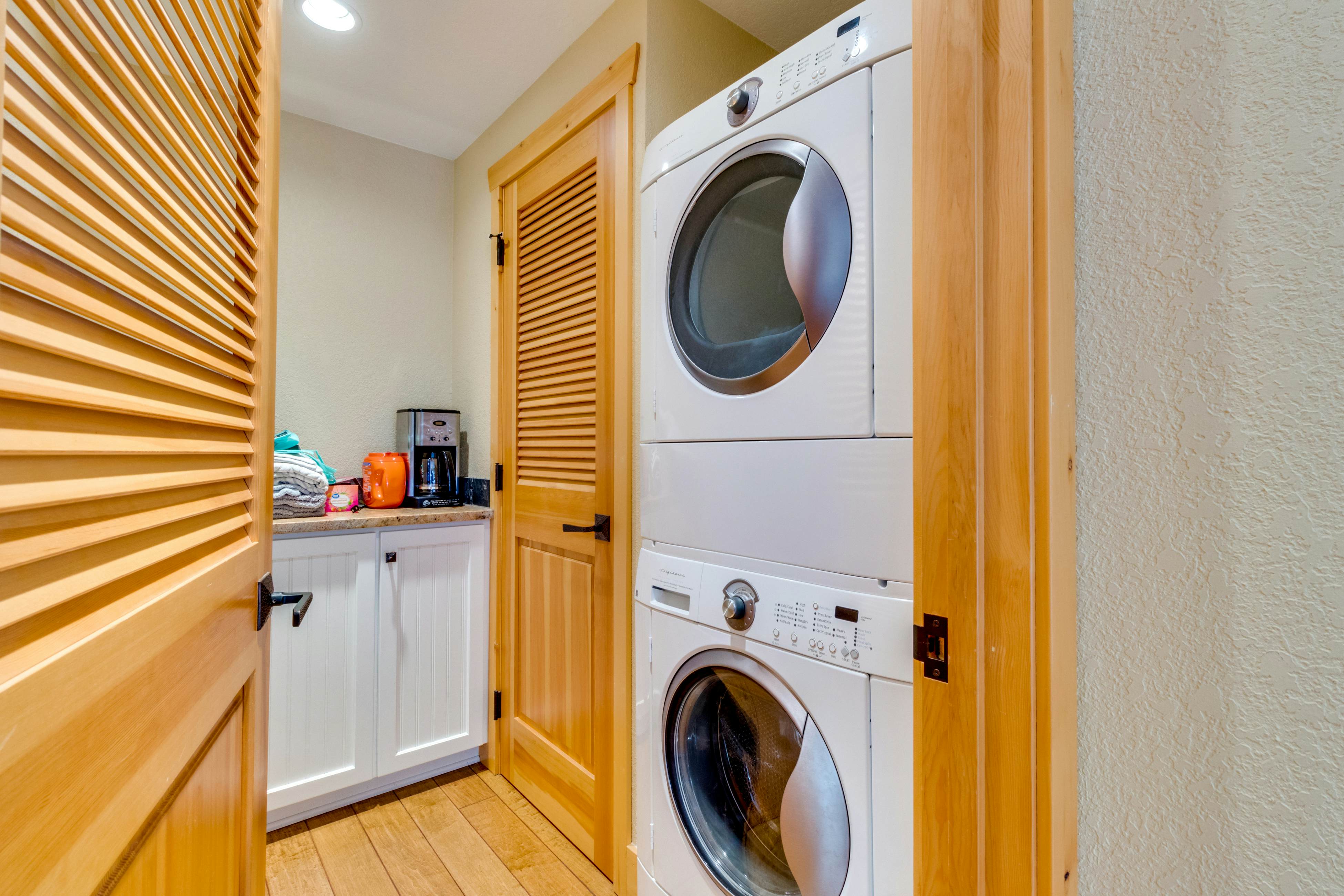 Waterfront home with furnished deck, firepit & amazing views - walk to the beach