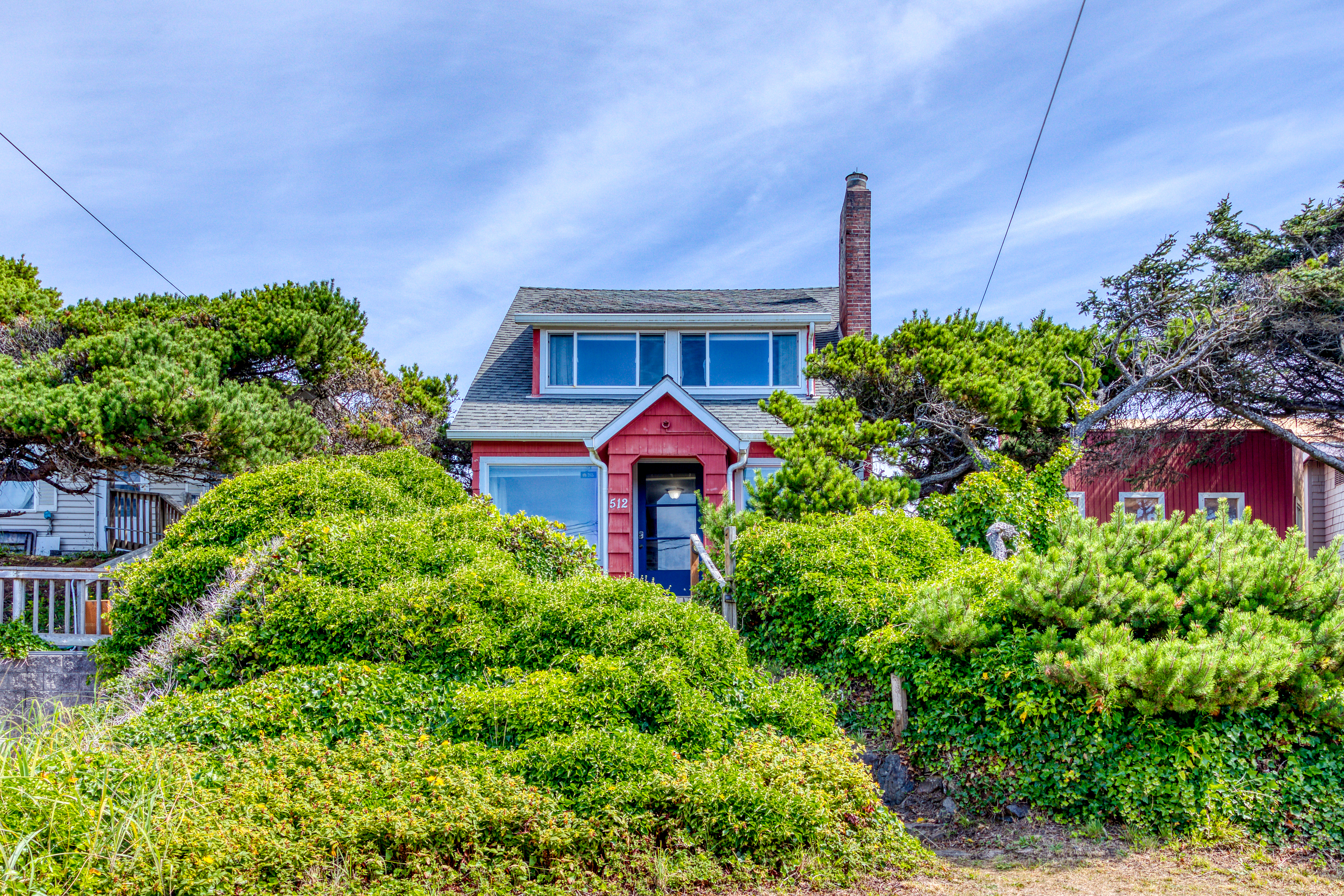 Convenient Home with Ocean View and Great Location Close to Beach Access Town
