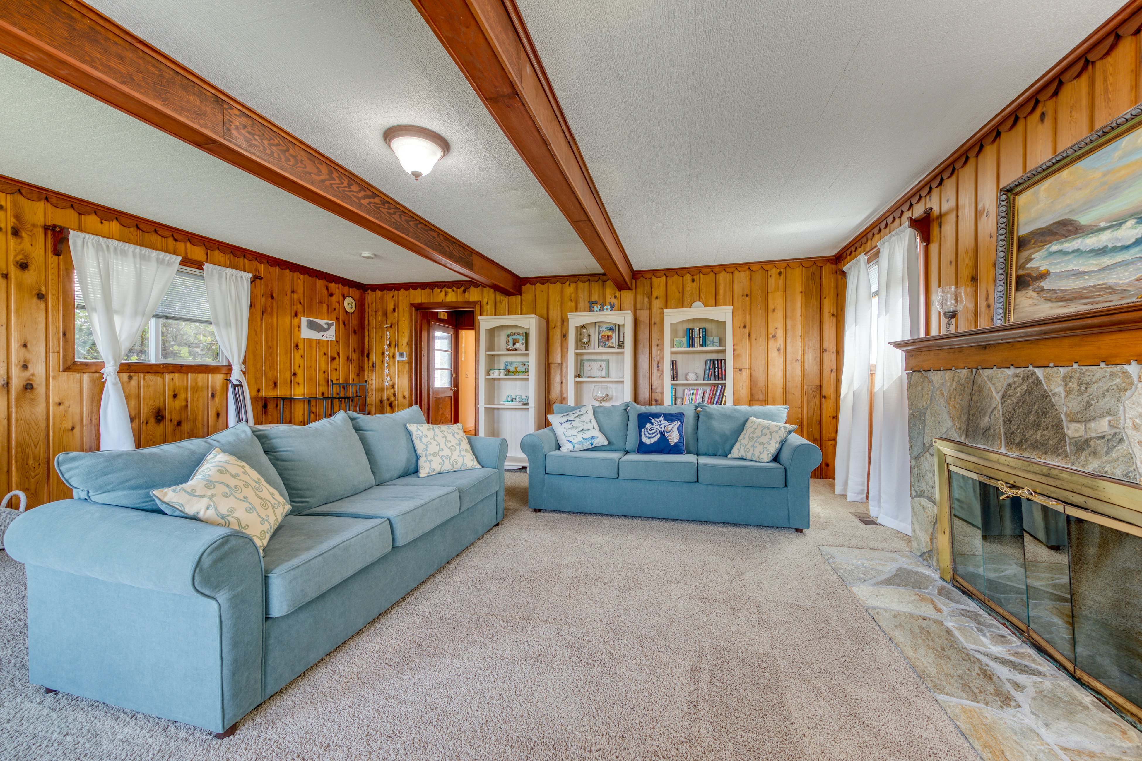 Convenient Home with Ocean View and Great Location Close to Beach Access Town