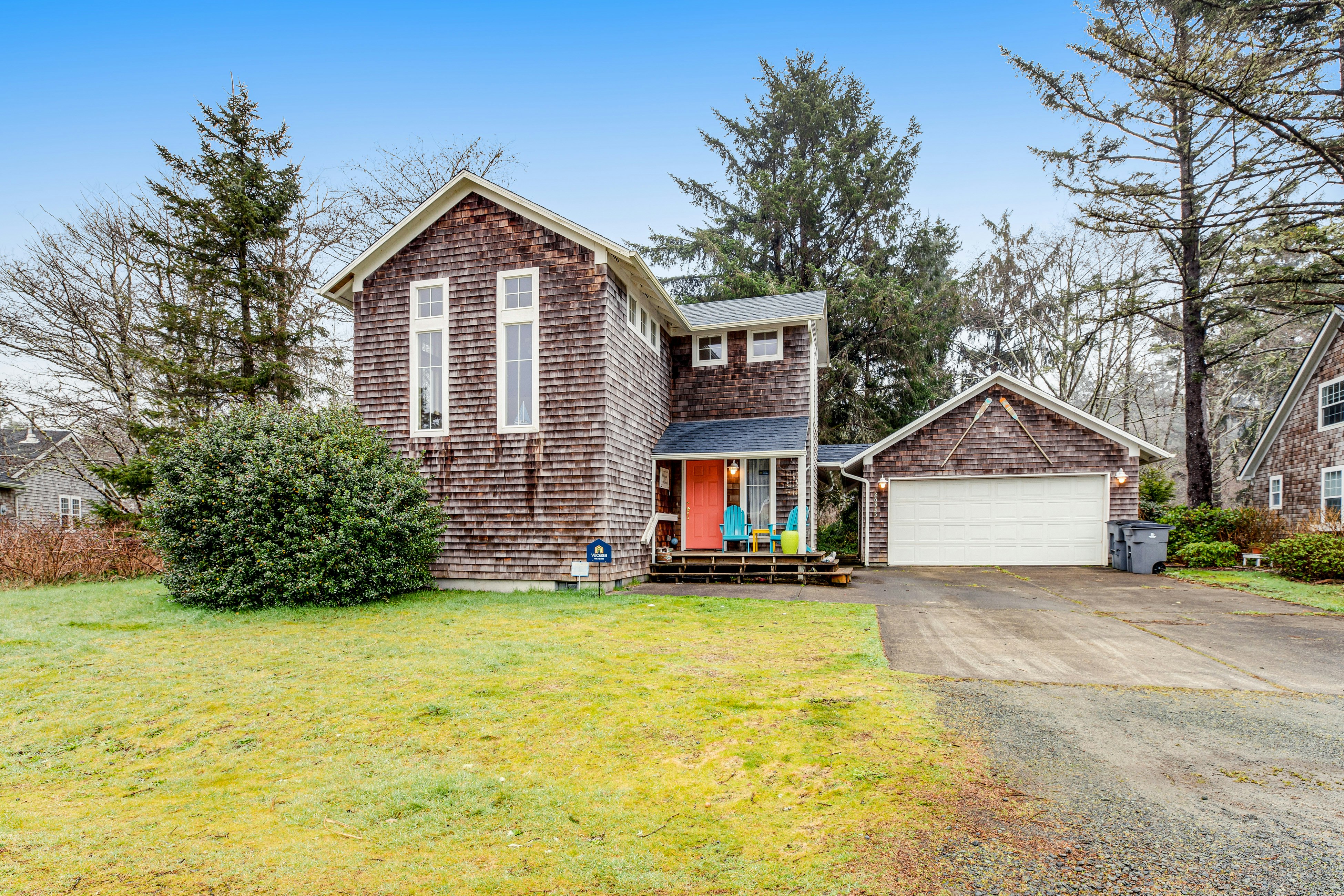 Inviting house near the beach with private hot tub & game room