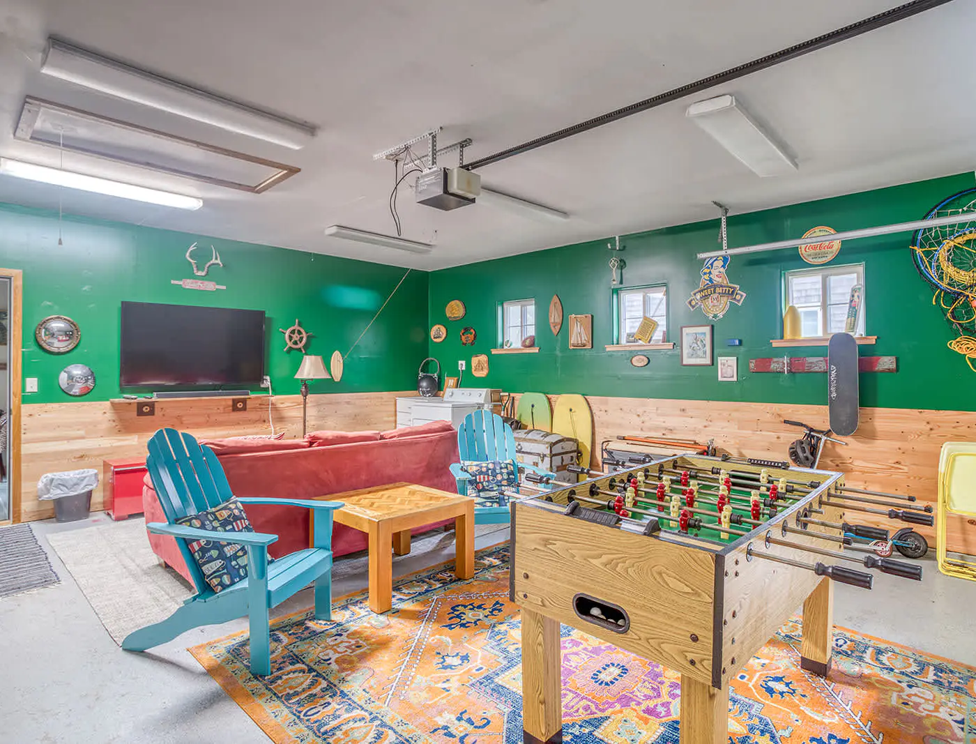 Inviting house near the beach with private hot tub and game room