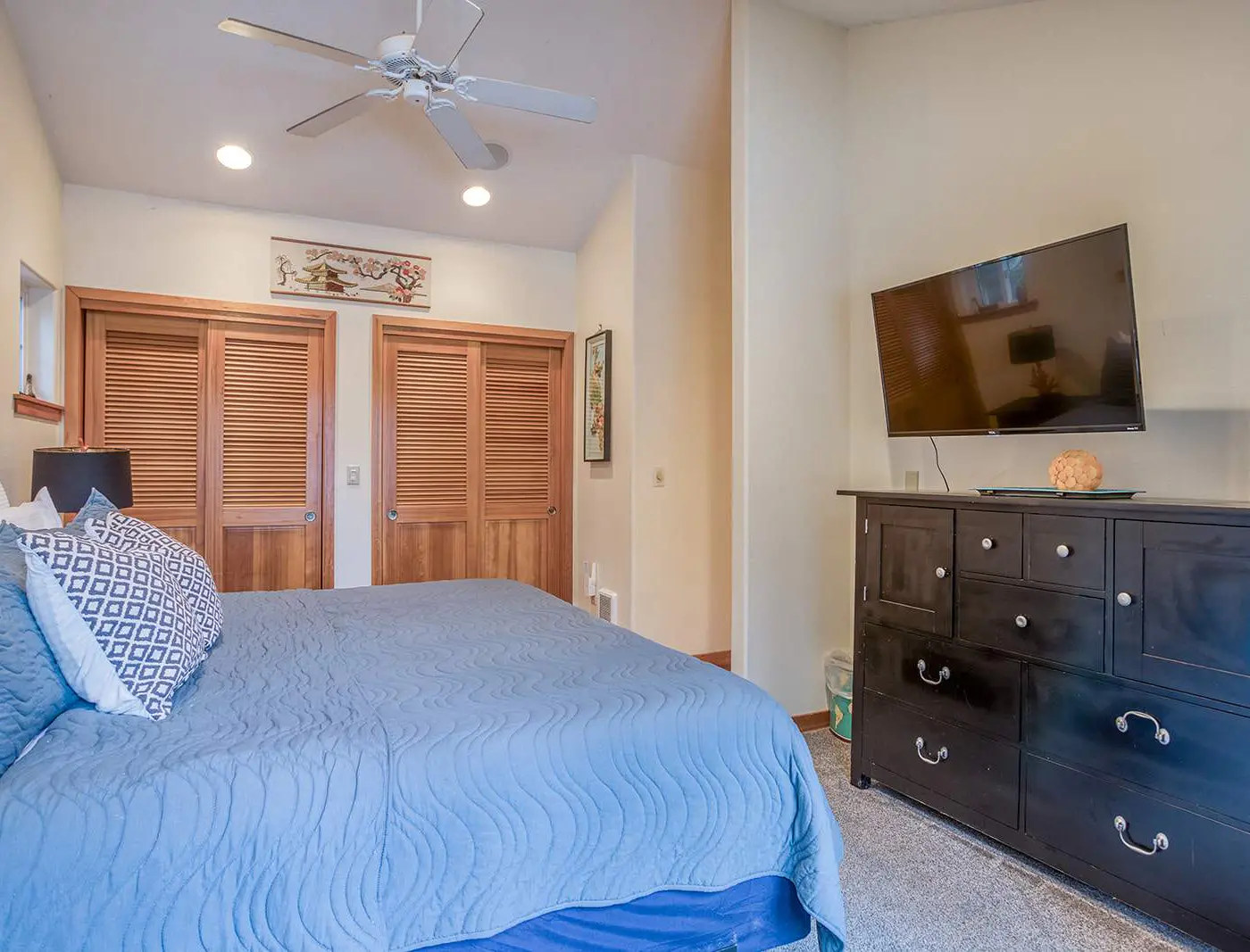 Inviting house near the beach with private hot tub and game room