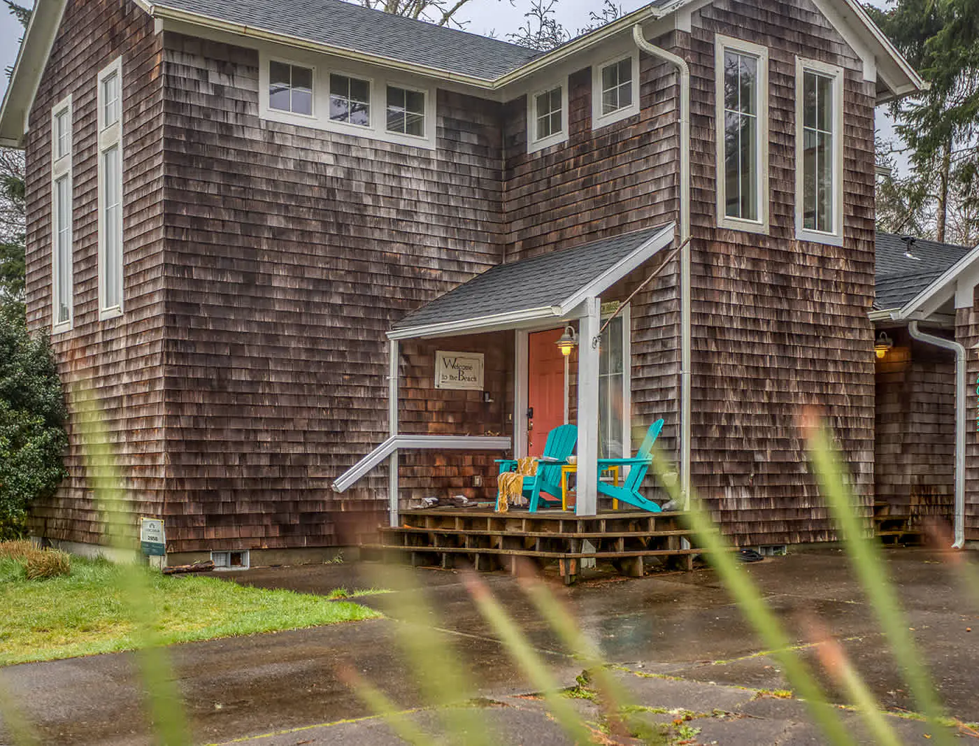 Inviting house near the beach with private hot tub and game room