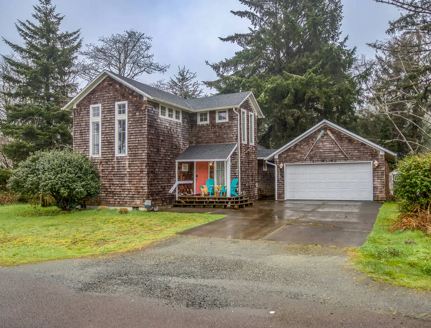 Inviting house near the beach with private hot tub and game room