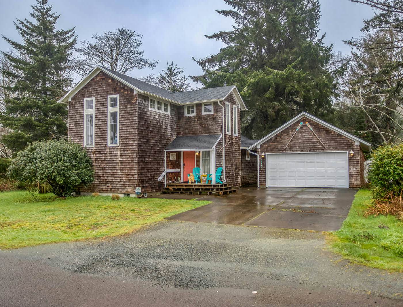 Inviting house near the beach with private hot tub and game room