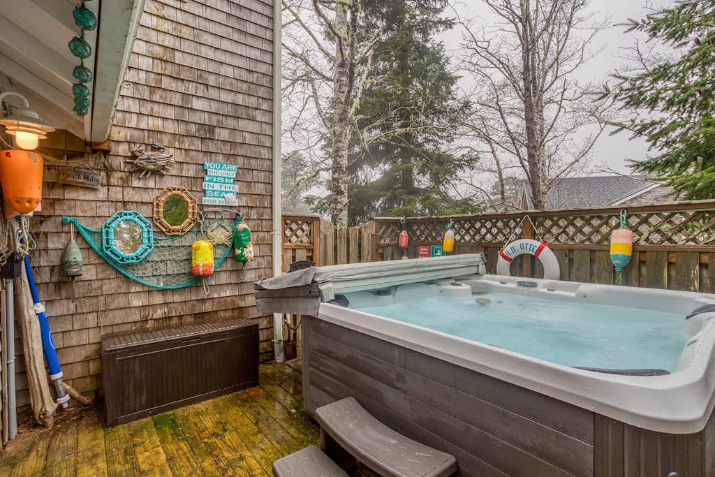 Inviting house near the beach with private hot tub and game room