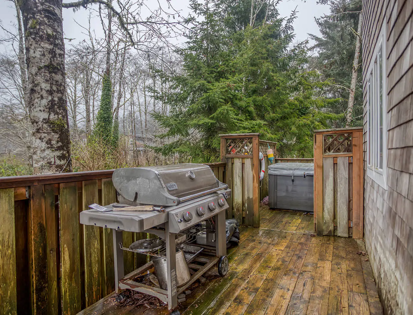 Inviting house near the beach with private hot tub and game room