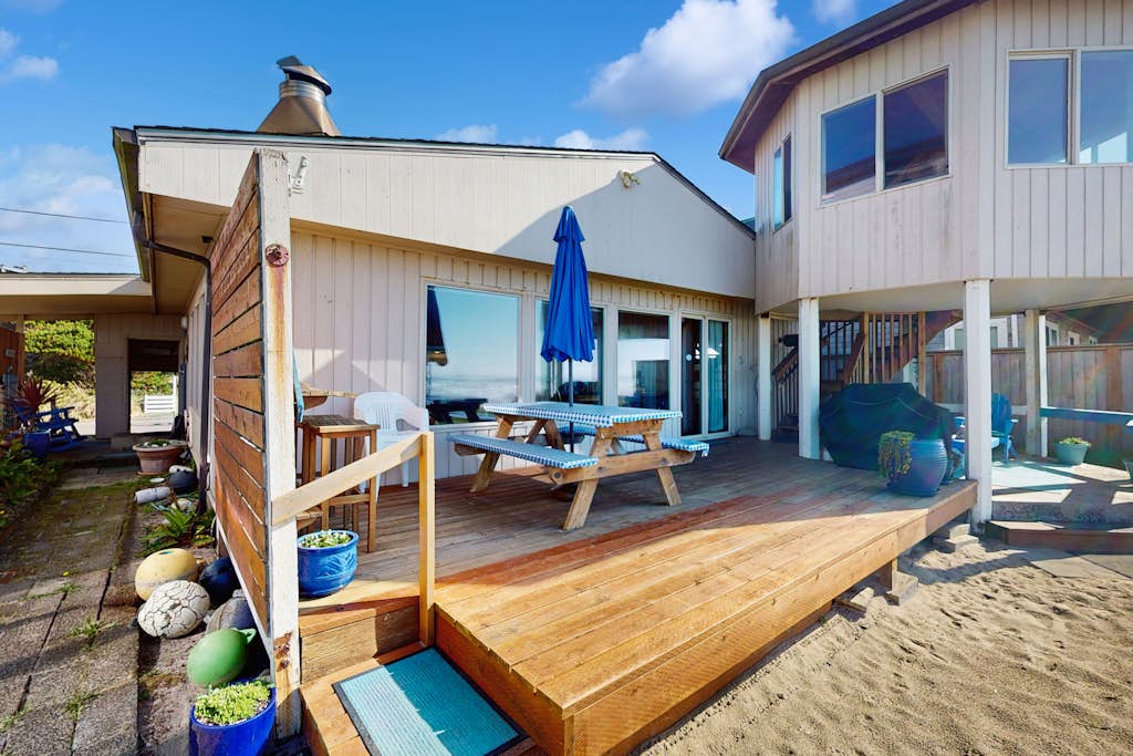 Dog friendly oceanfront house with sweeping ocean views and wood burning fireplace