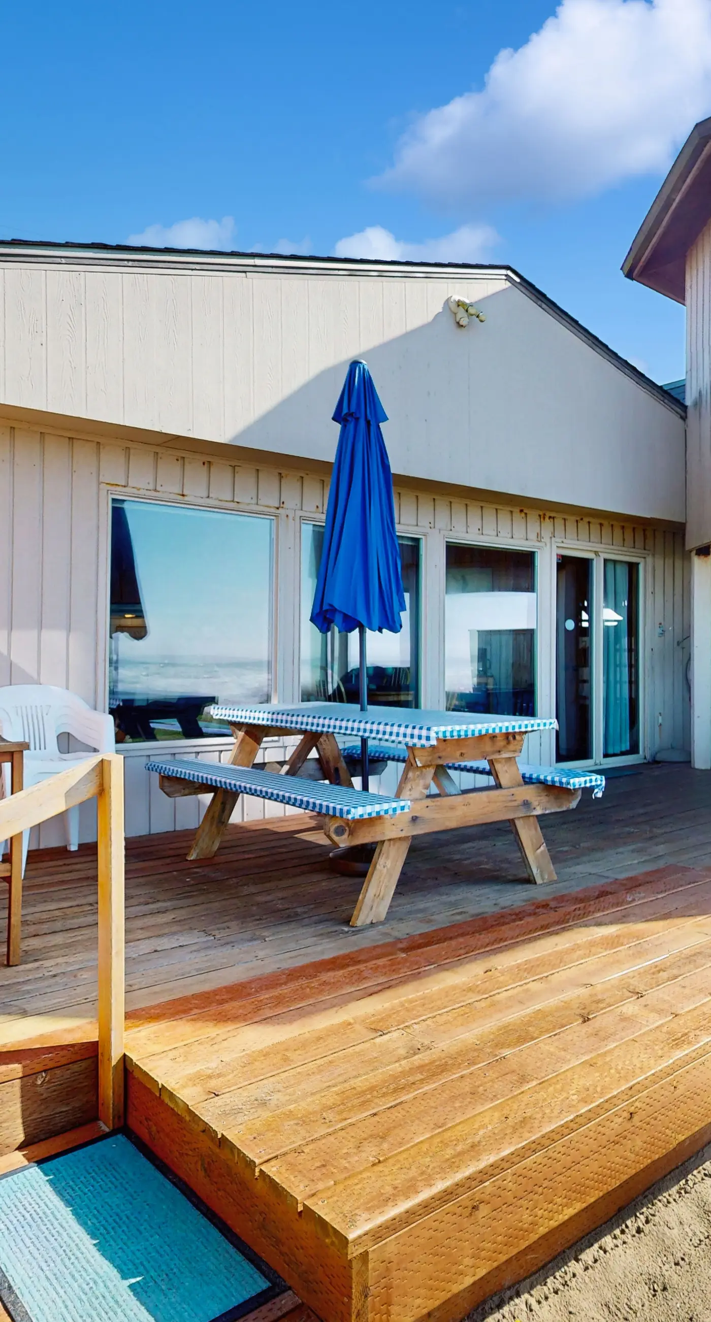Dog friendly oceanfront house with sweeping ocean views and wood burning fireplace