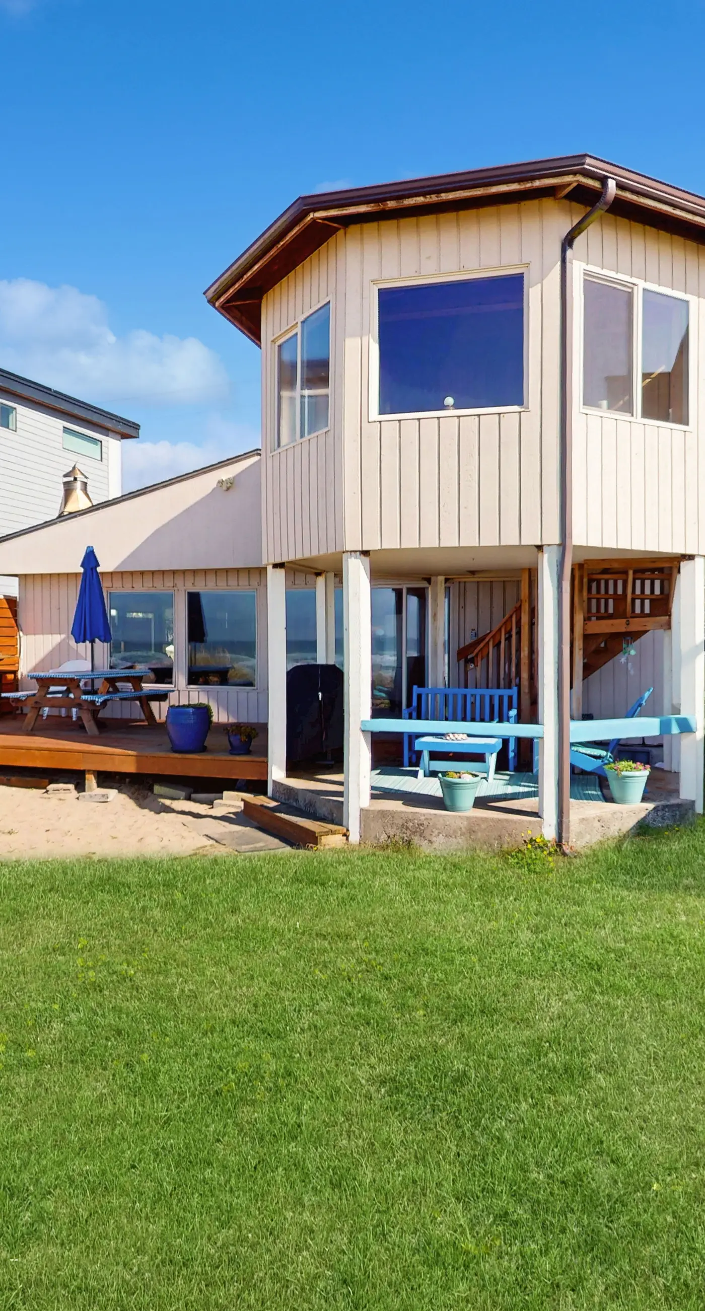 Dog friendly oceanfront house with sweeping ocean views and wood burning fireplace
