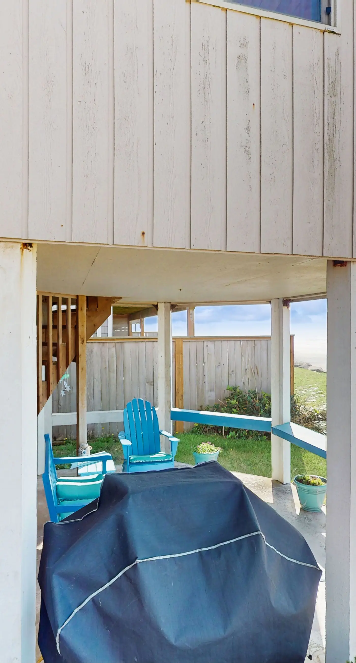 Dog friendly oceanfront house with sweeping ocean views and wood burning fireplace