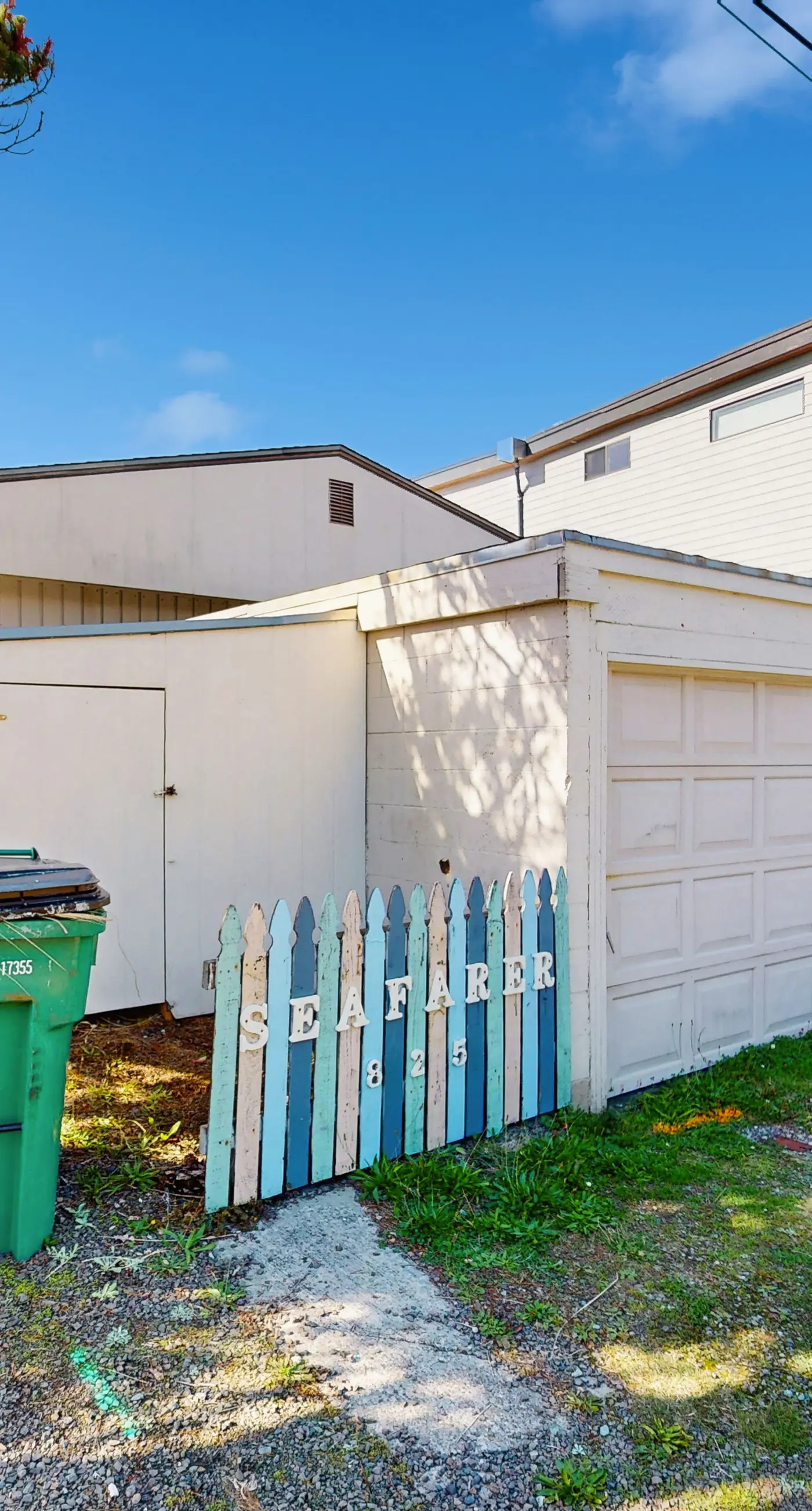 Dog friendly oceanfront house with sweeping ocean views and wood burning fireplace