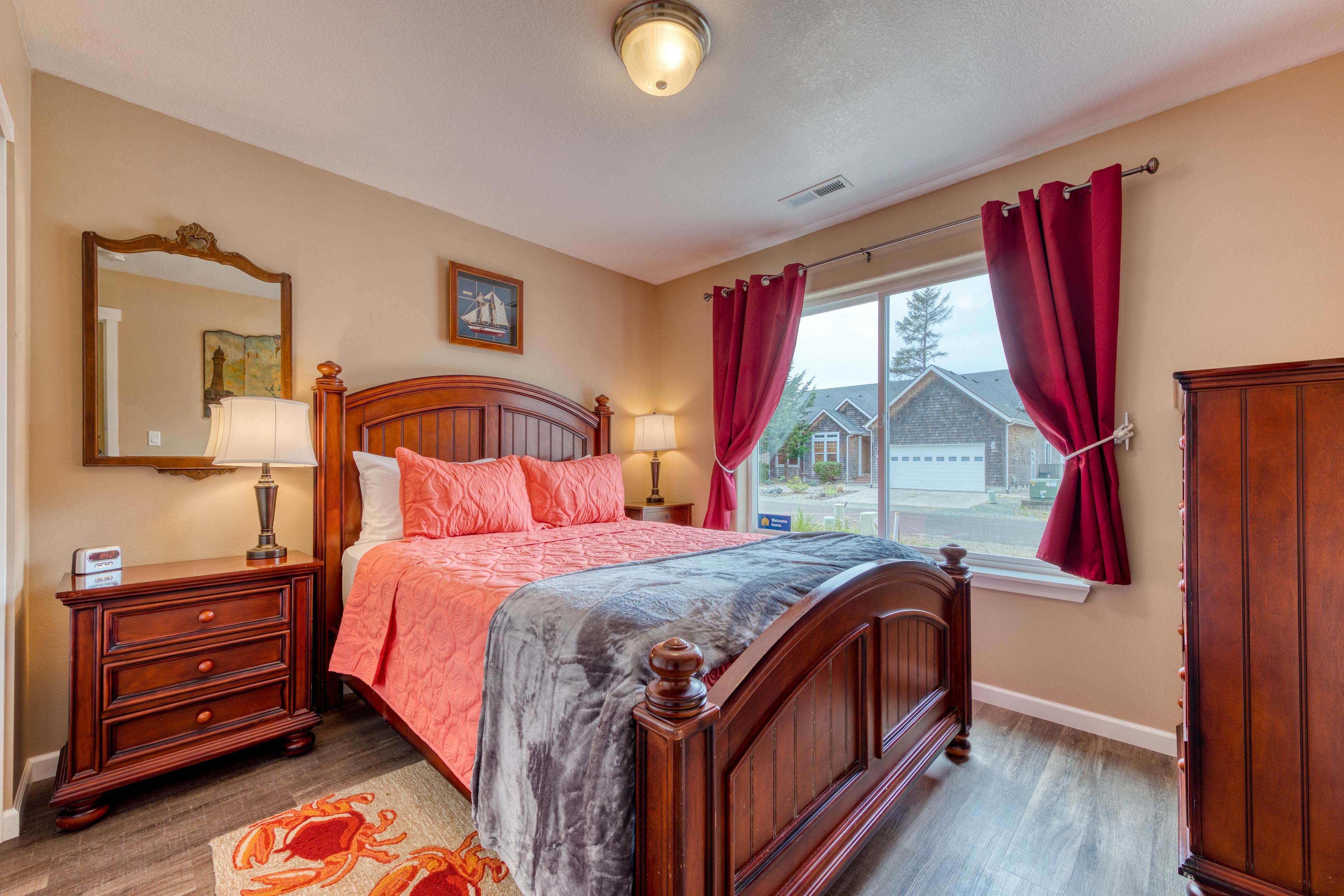 Newly built, dog-friendly house near the beach with private grill and patio