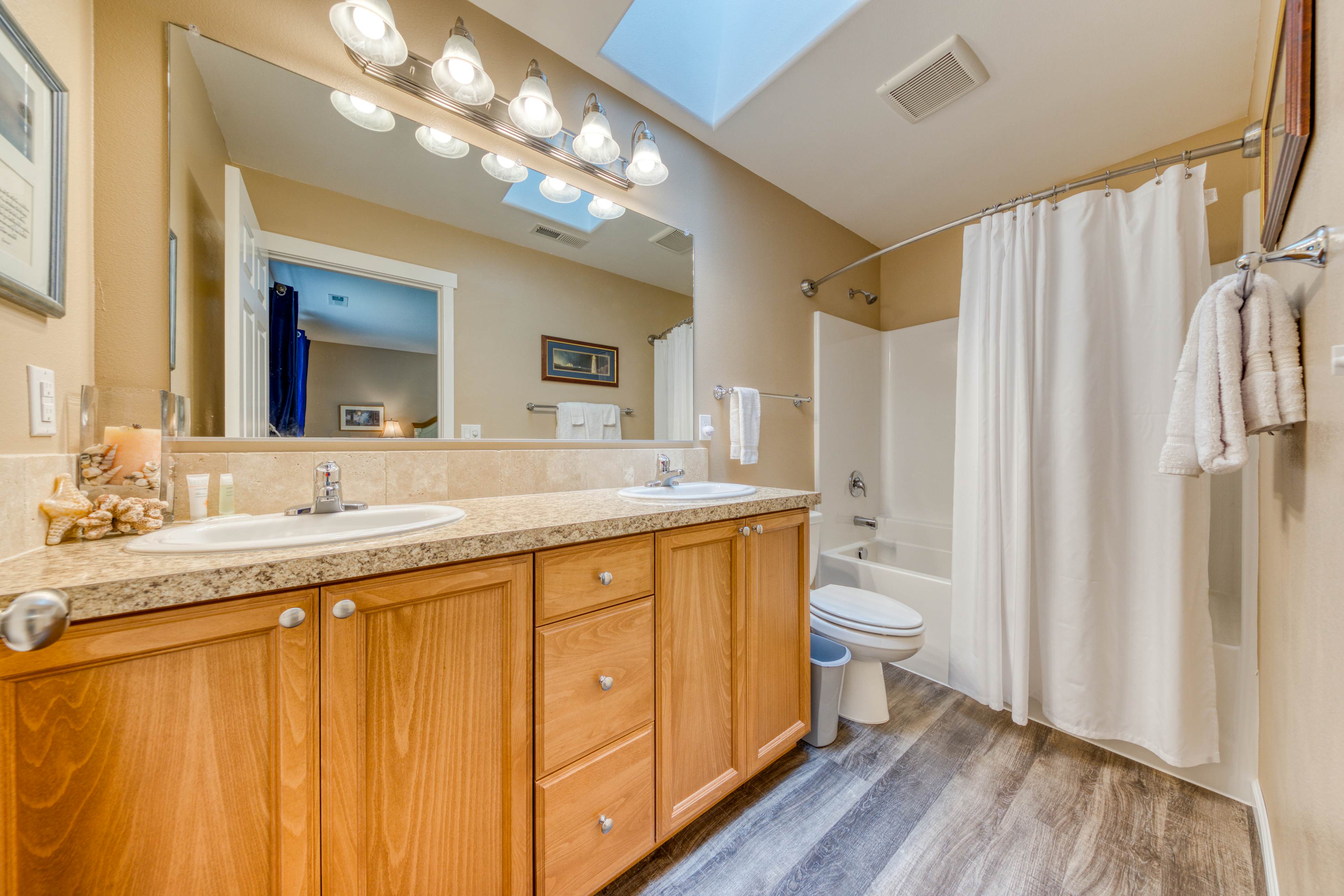 Newly built, dog-friendly house near the beach with private grill and patio