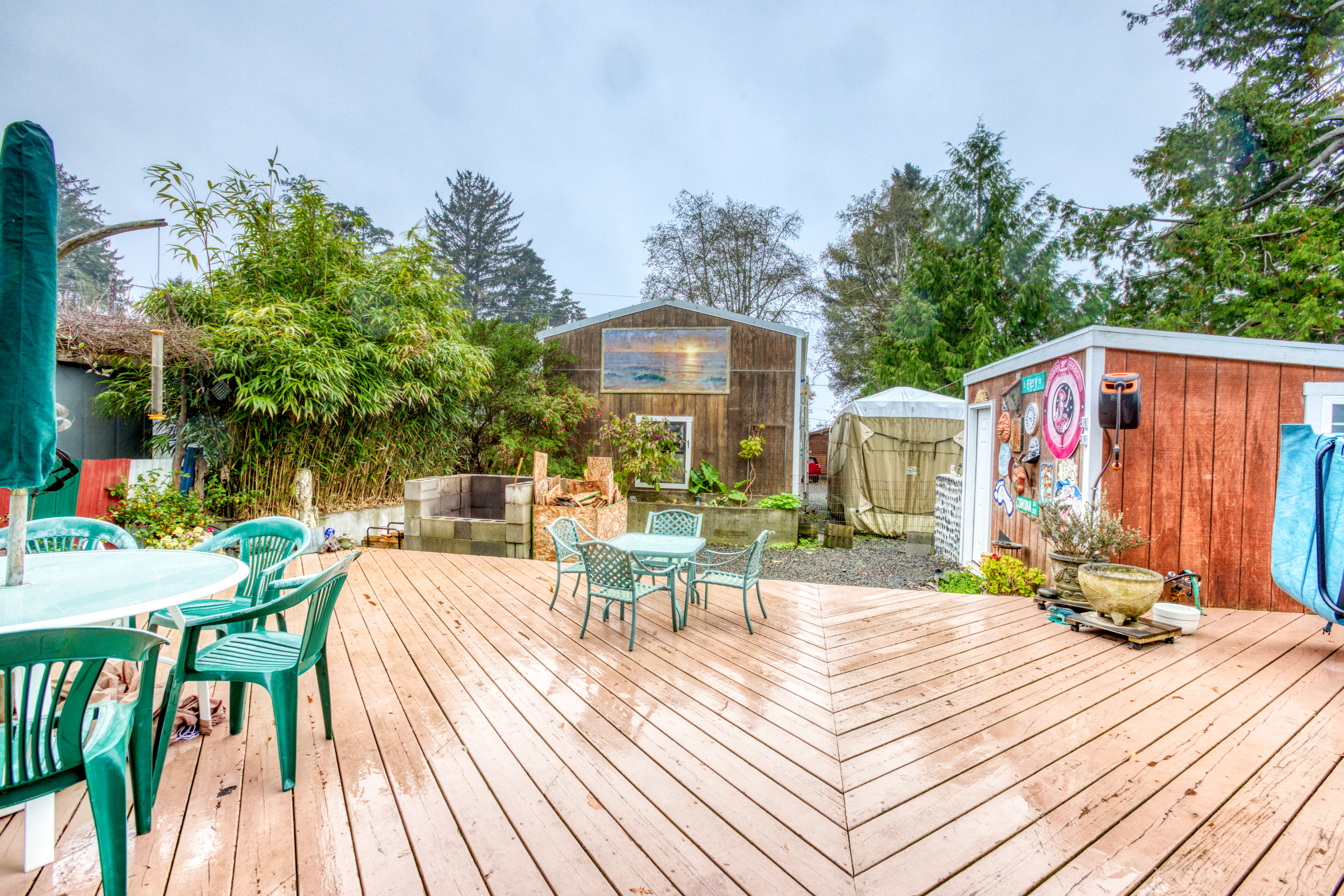 Incredibly Unique Bar Inspired Home with Private Hot Tub and near the Beach Dogs OK