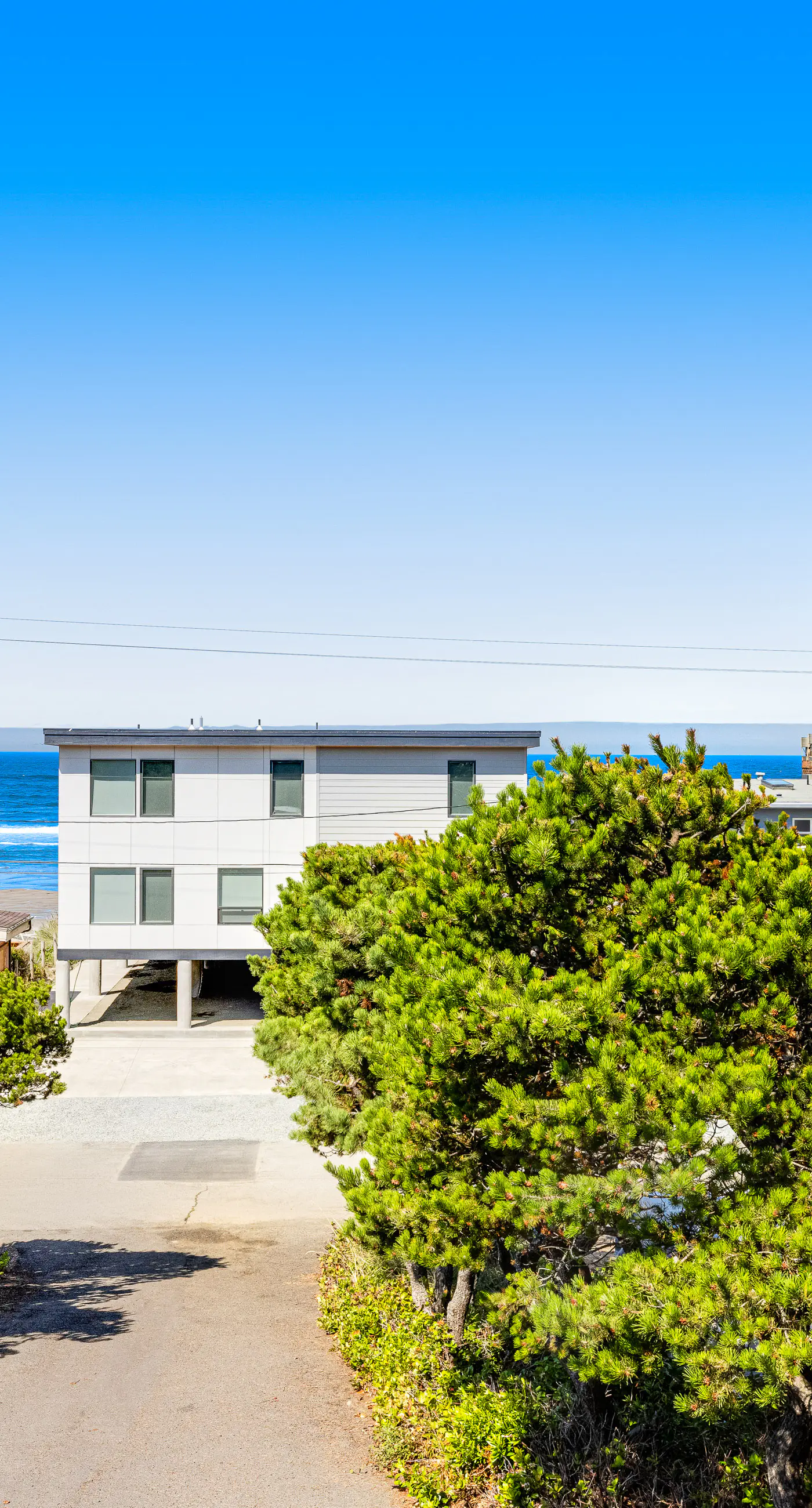 Ocean and Lake View Home with Private Hot Tub 1 2 Block to Beach Dogs OK