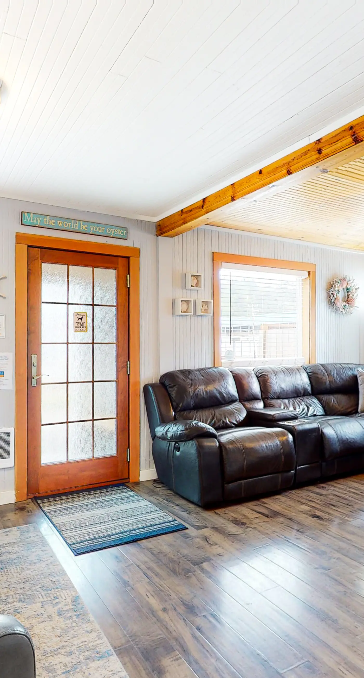 Dog Friendly Cottage with Private Hot Tub Close to Beach and Downtown