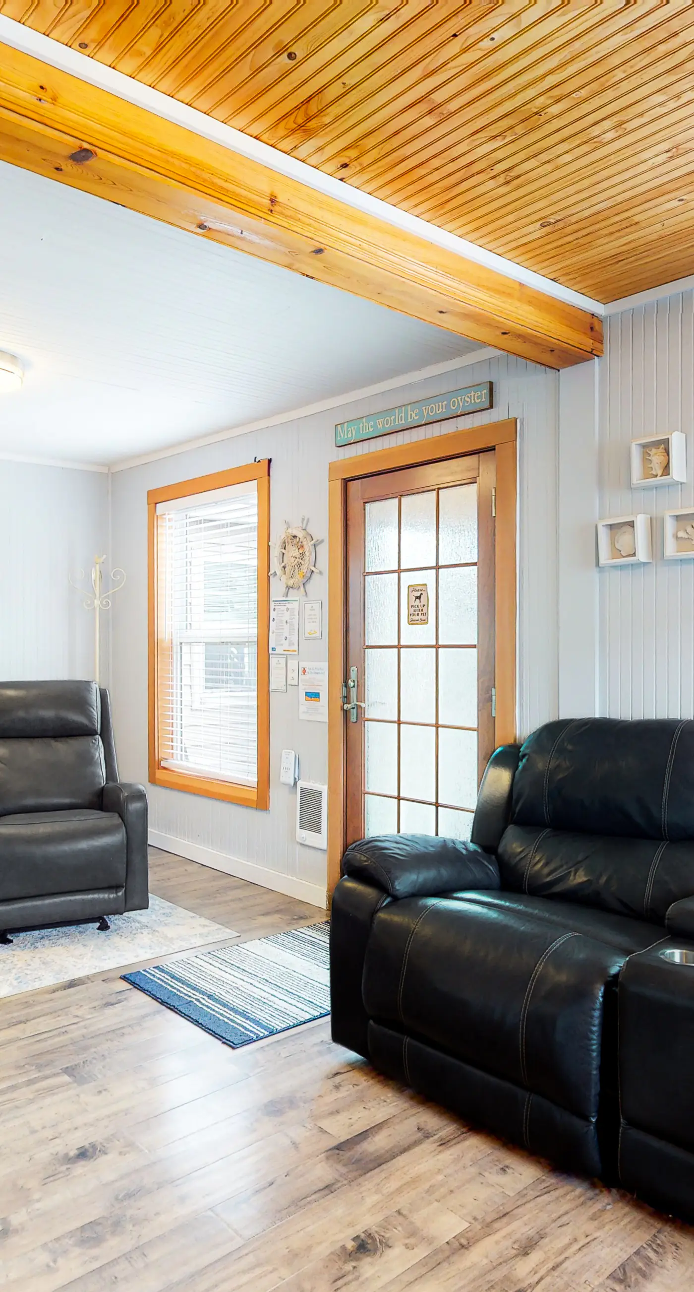 Dog Friendly Cottage with Private Hot Tub Close to Beach and Downtown