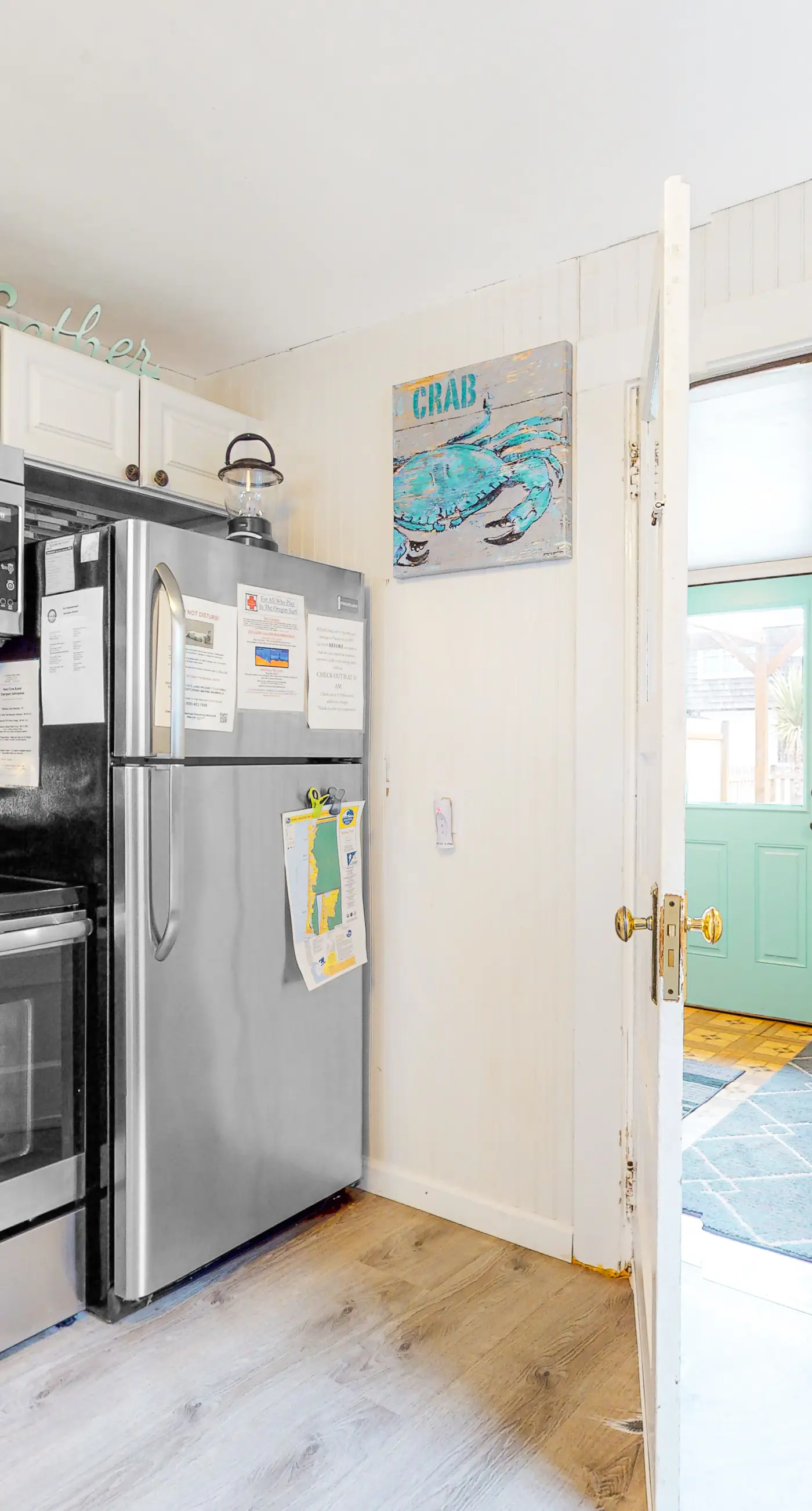 Dog Friendly Cottage with Private Hot Tub Close to Beach and Downtown