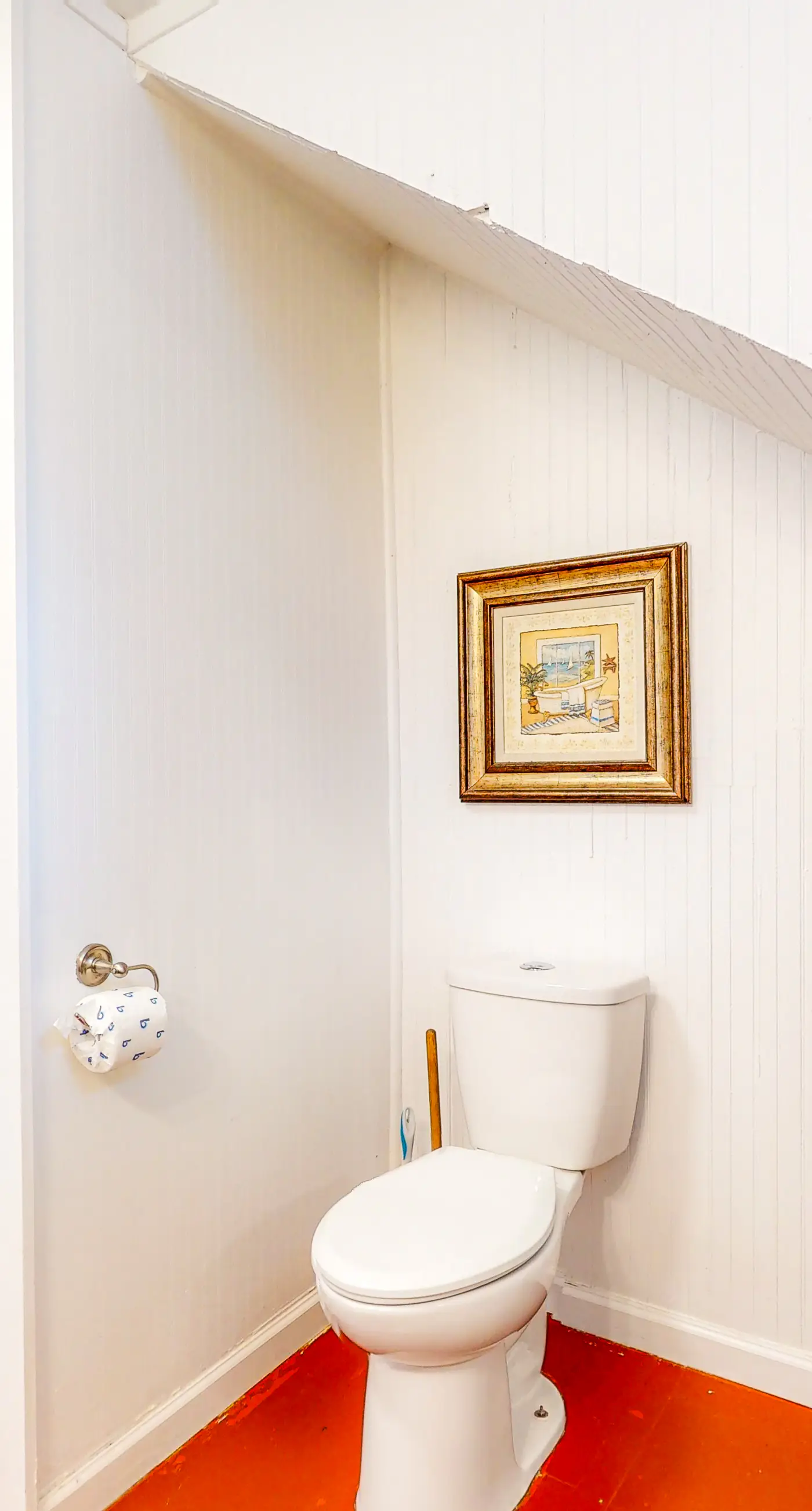 Dog Friendly Cottage with Private Hot Tub Close to Beach and Downtown