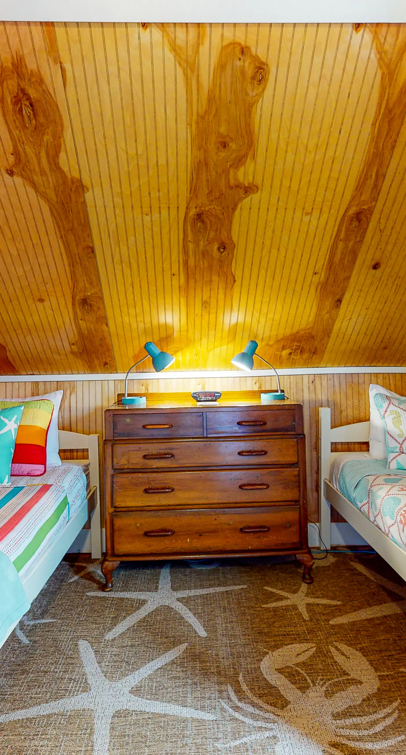 Dog Friendly Cottage with Private Hot Tub Close to Beach and Downtown