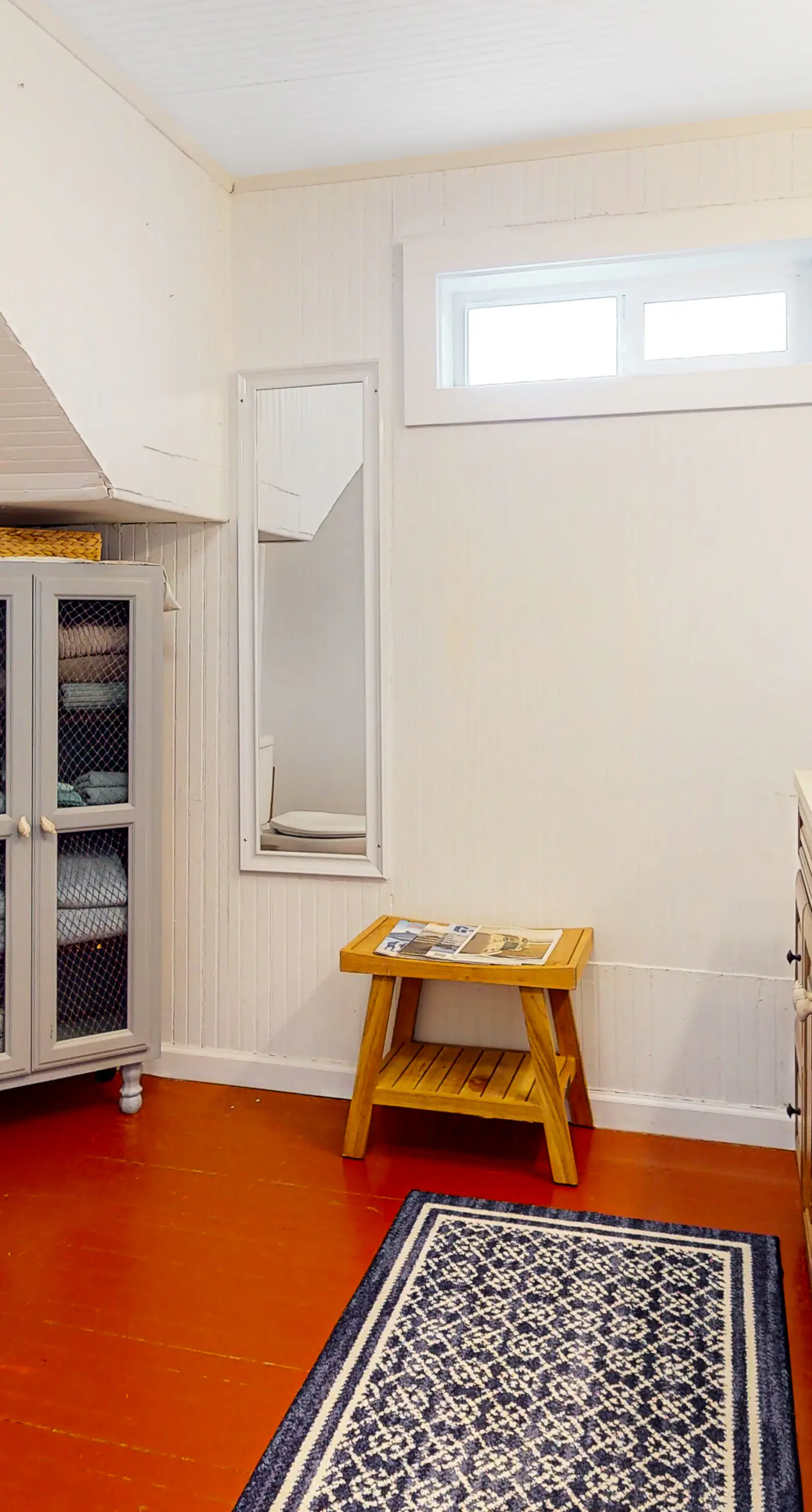 Dog Friendly Cottage with Private Hot Tub Close to Beach and Downtown