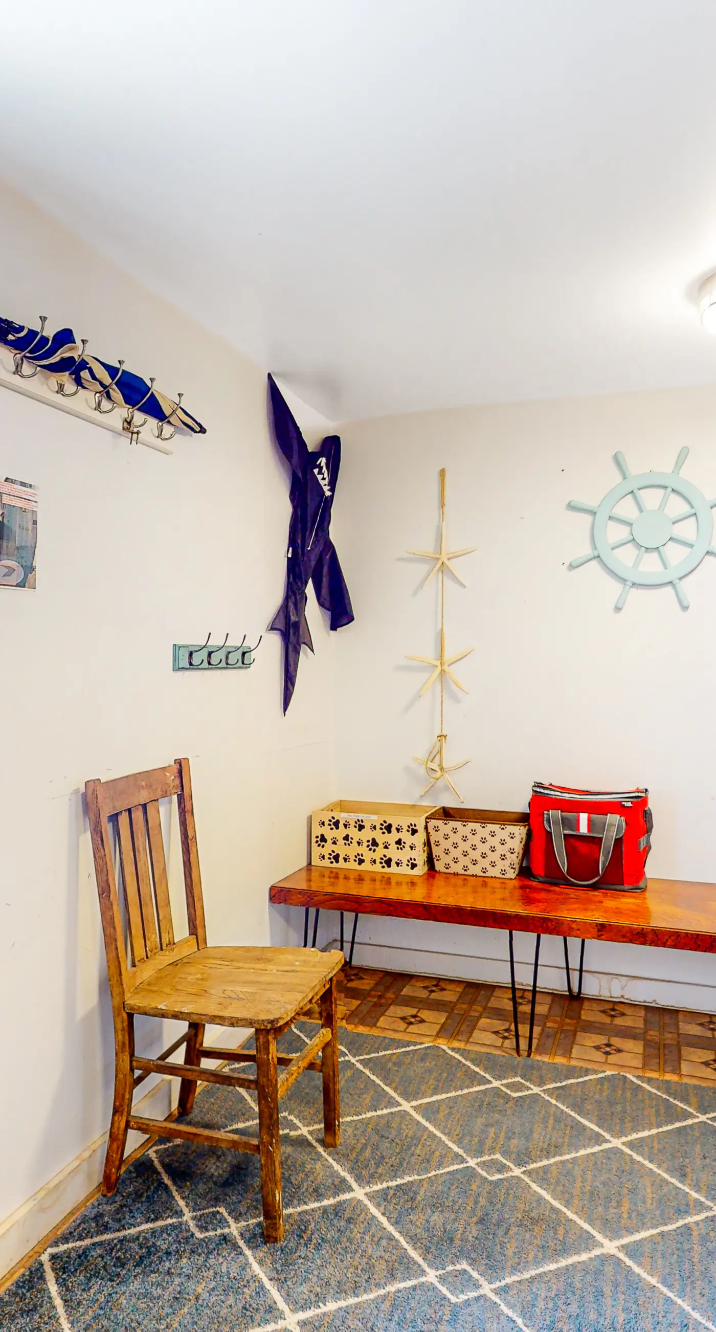 Dog Friendly Cottage with Private Hot Tub Close to Beach and Downtown