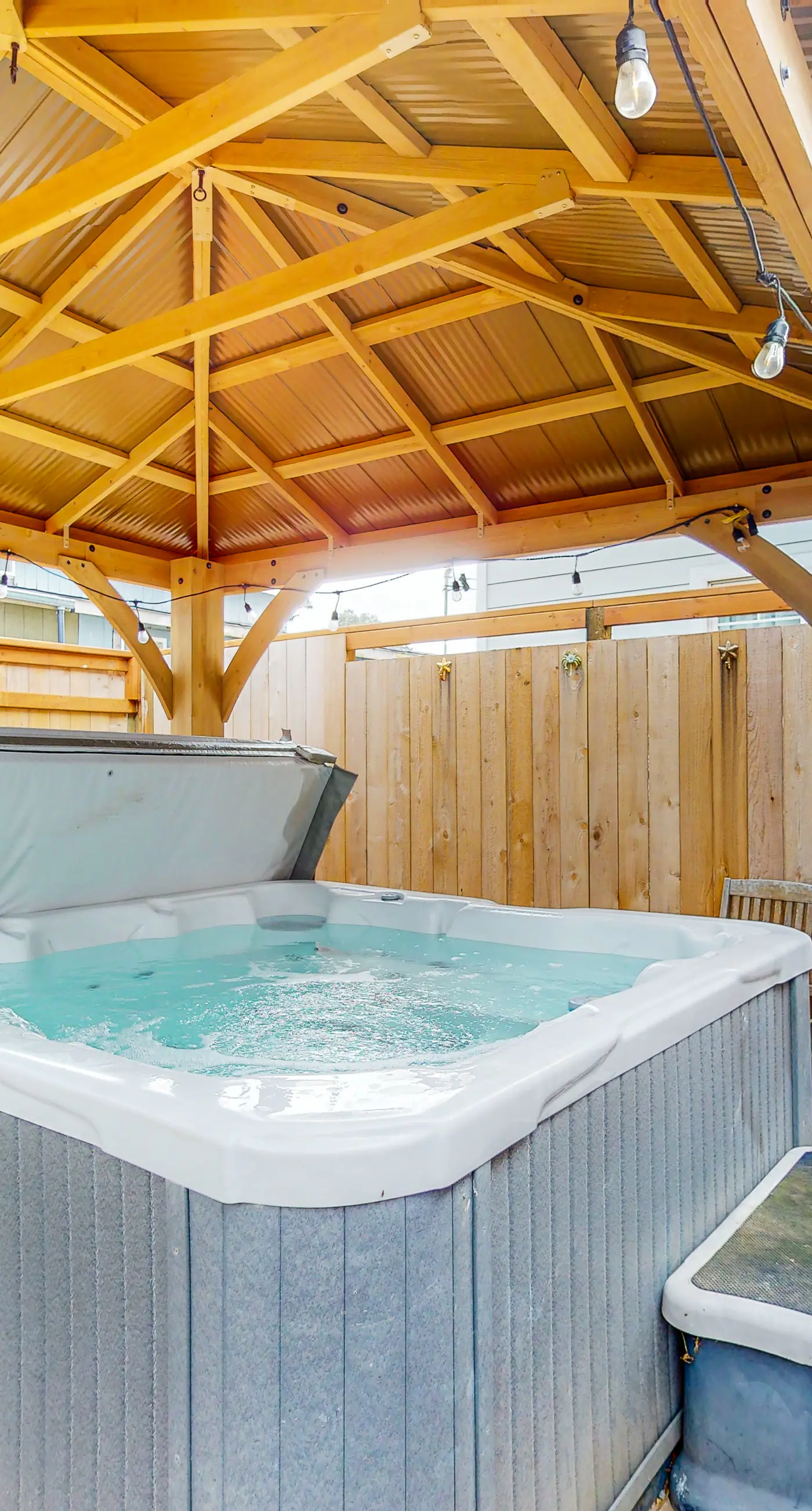 Dog Friendly Cottage with Private Hot Tub Close to Beach and Downtown