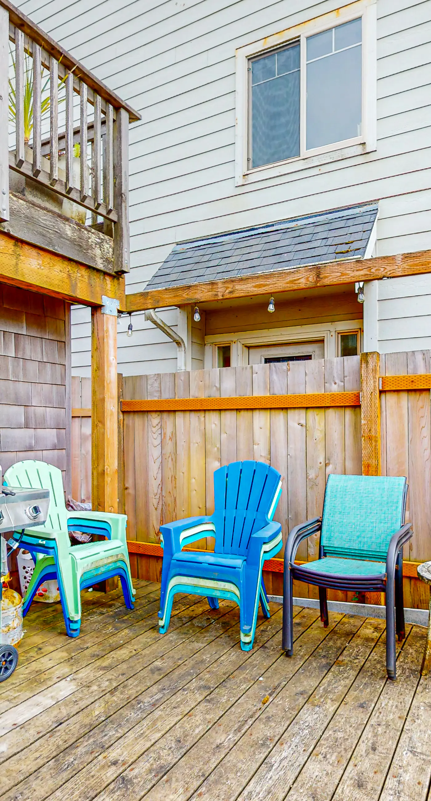 Dog Friendly Cottage with Private Hot Tub Close to Beach and Downtown